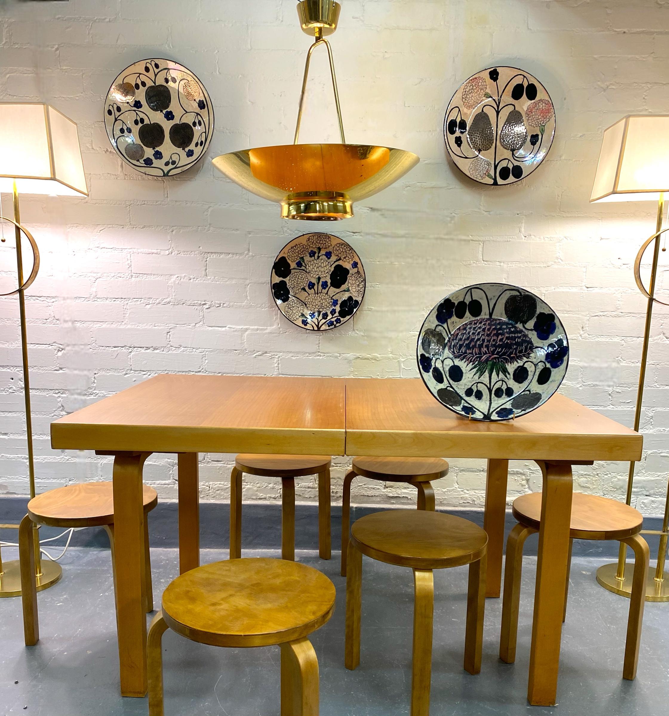 Piatto decorativo unico di Birger Kaipiainen, Garofani e viole, Arabia anni '70 1