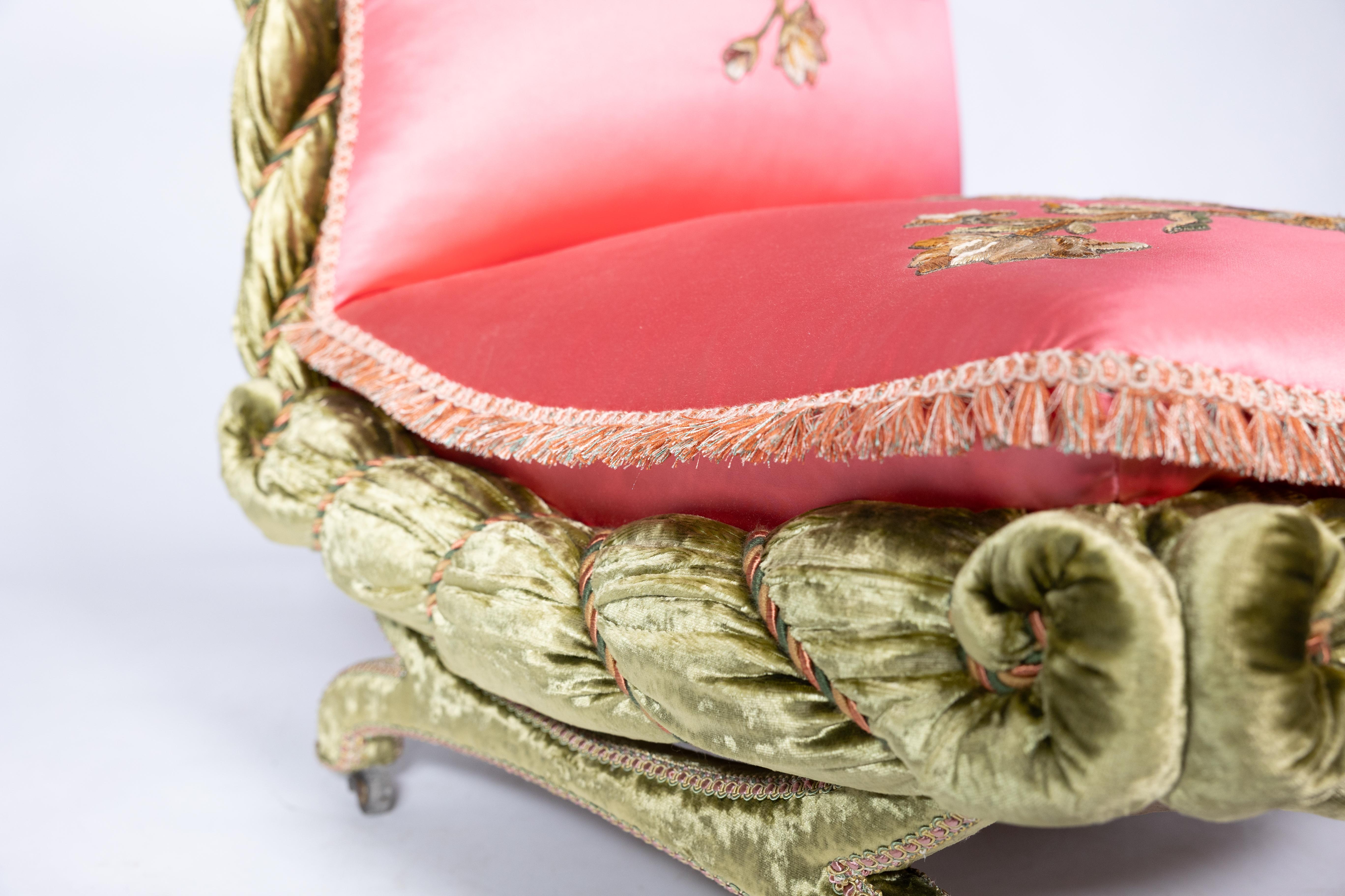 The Bon Marché Boudoir chair upholstery restored by The Royal School of Needlework (L'école royale de l'aiguille) en vente 4