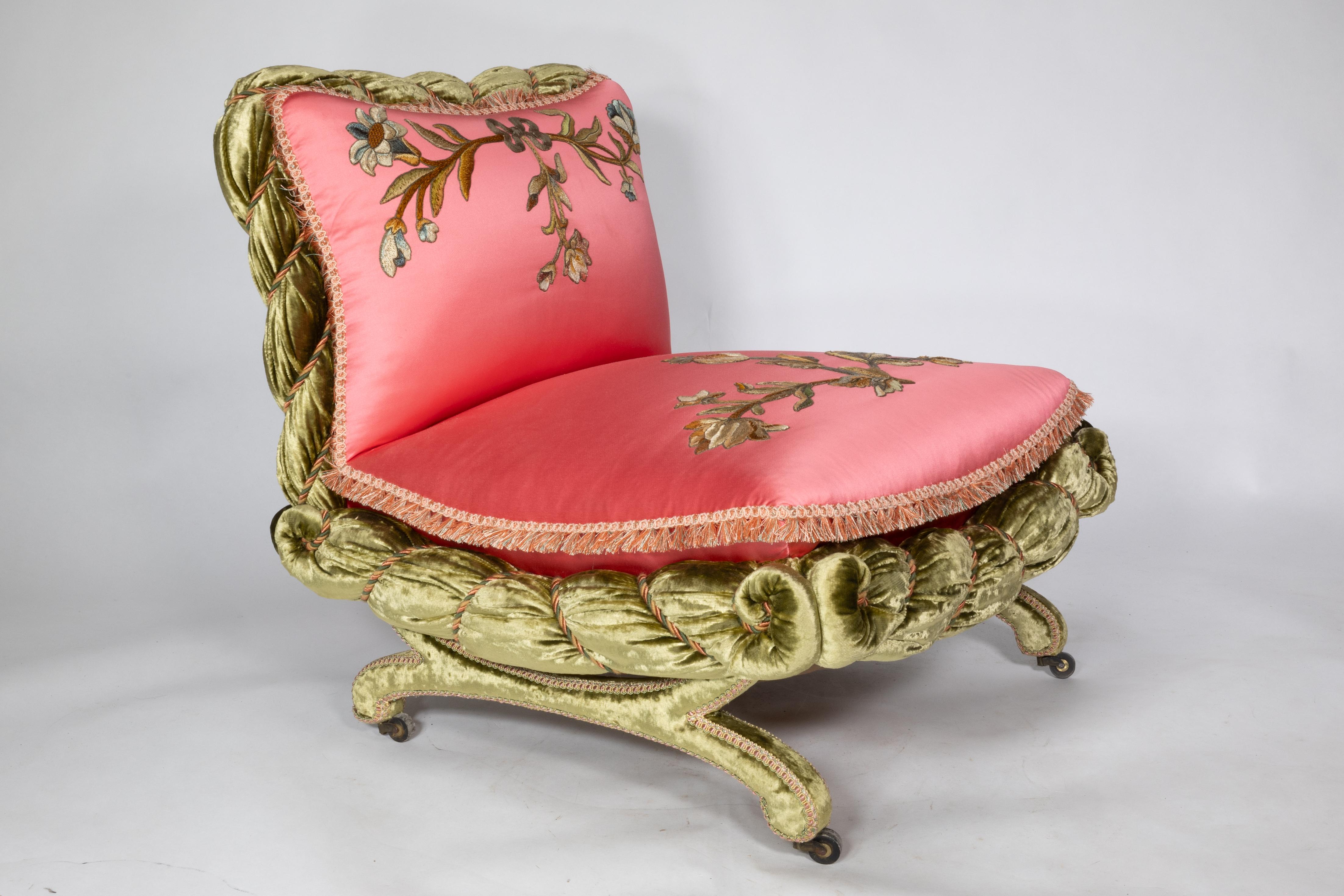 Mouvement esthétique The Bon Marché Boudoir chair upholstery restored by The Royal School of Needlework (L'école royale de l'aiguille) en vente