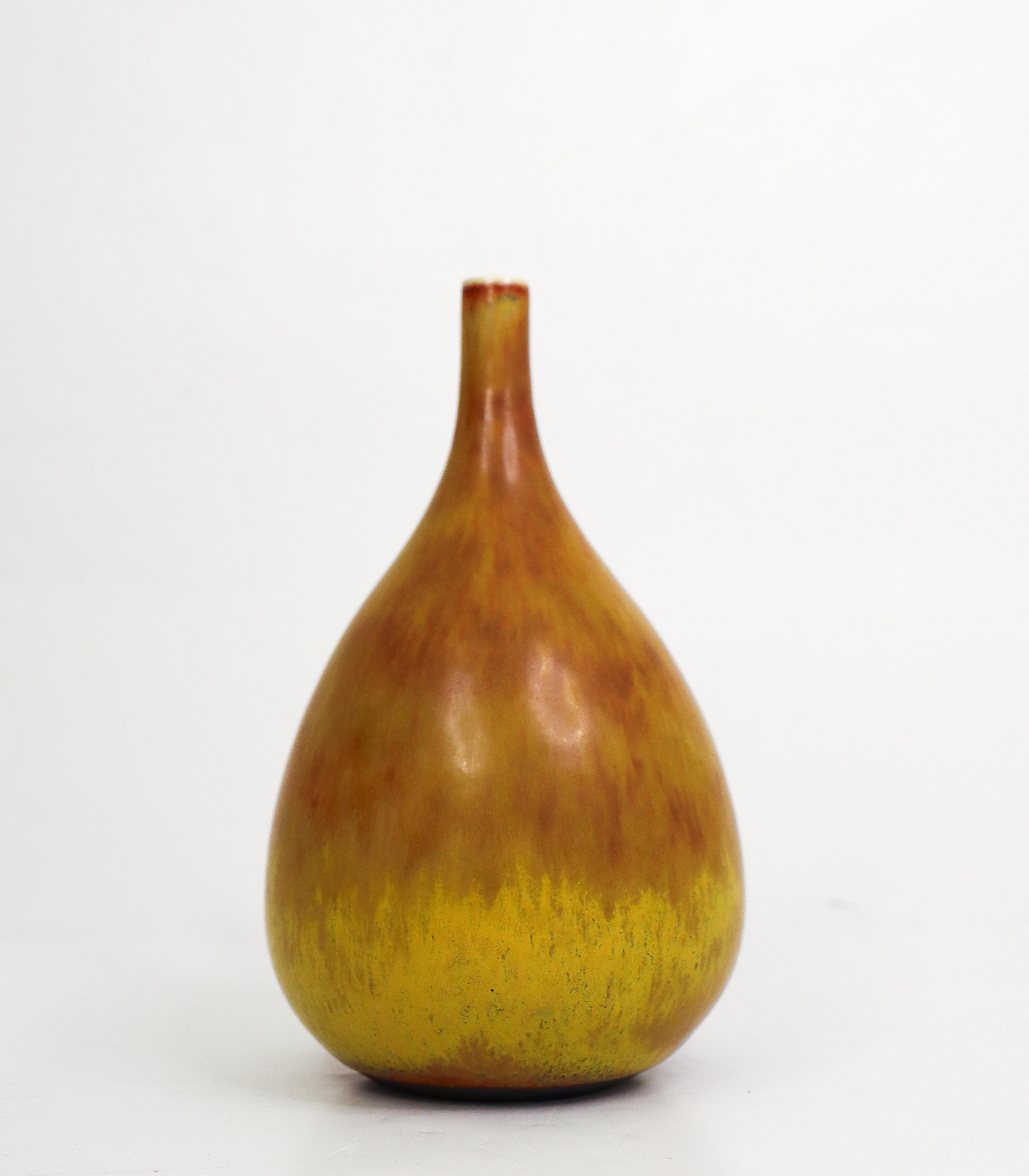 Scandinave moderne Vase unique Brown & Yellow - Carl-Harry Stålhane Rörstrand - Milieu du 20e siècle