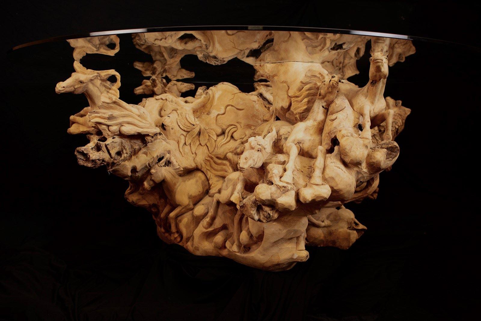 Artisanat Table de salle à manger unique sculptée en bois de cheval en vente