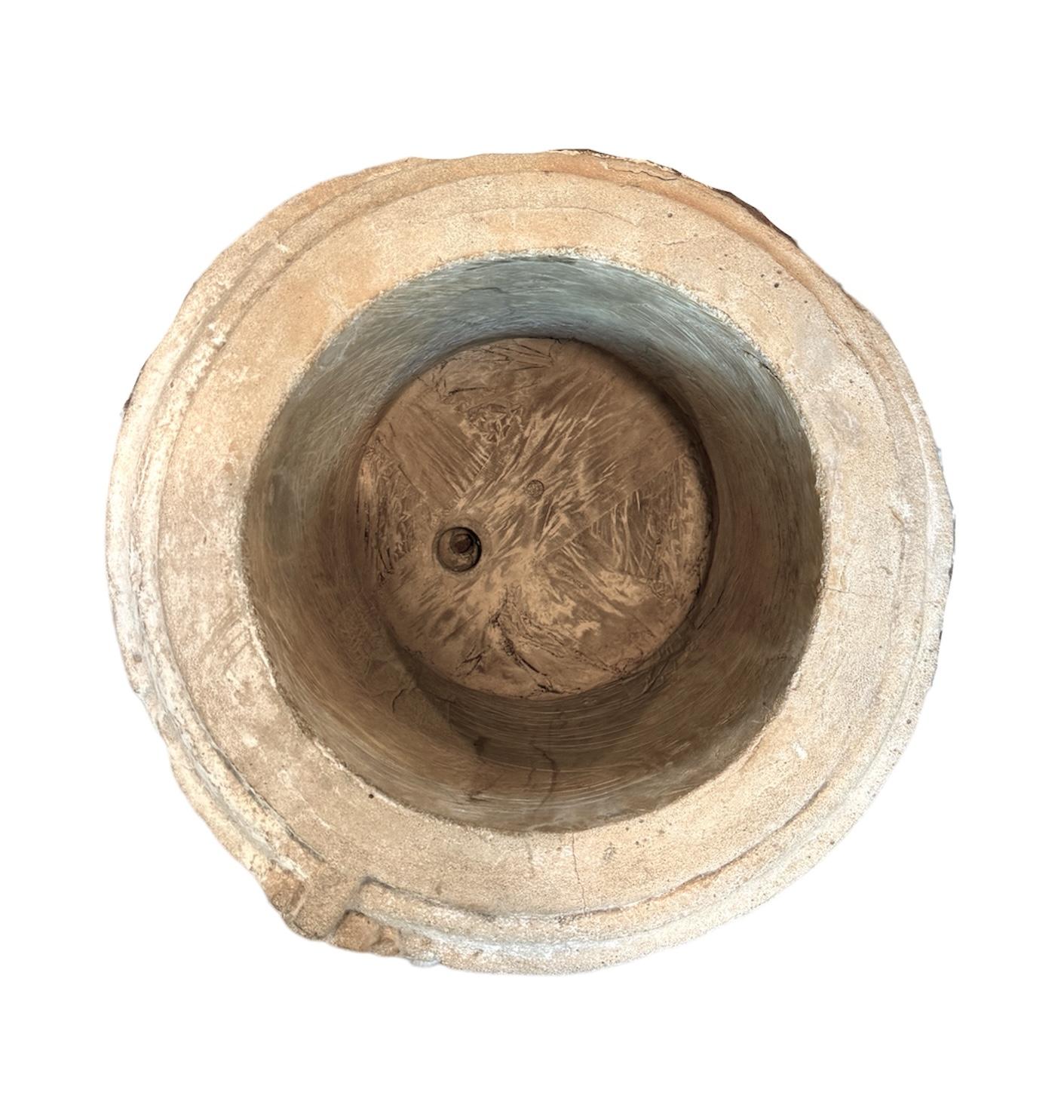 Una fuente cilíndrica única de piedra fundida siglo XX en venta