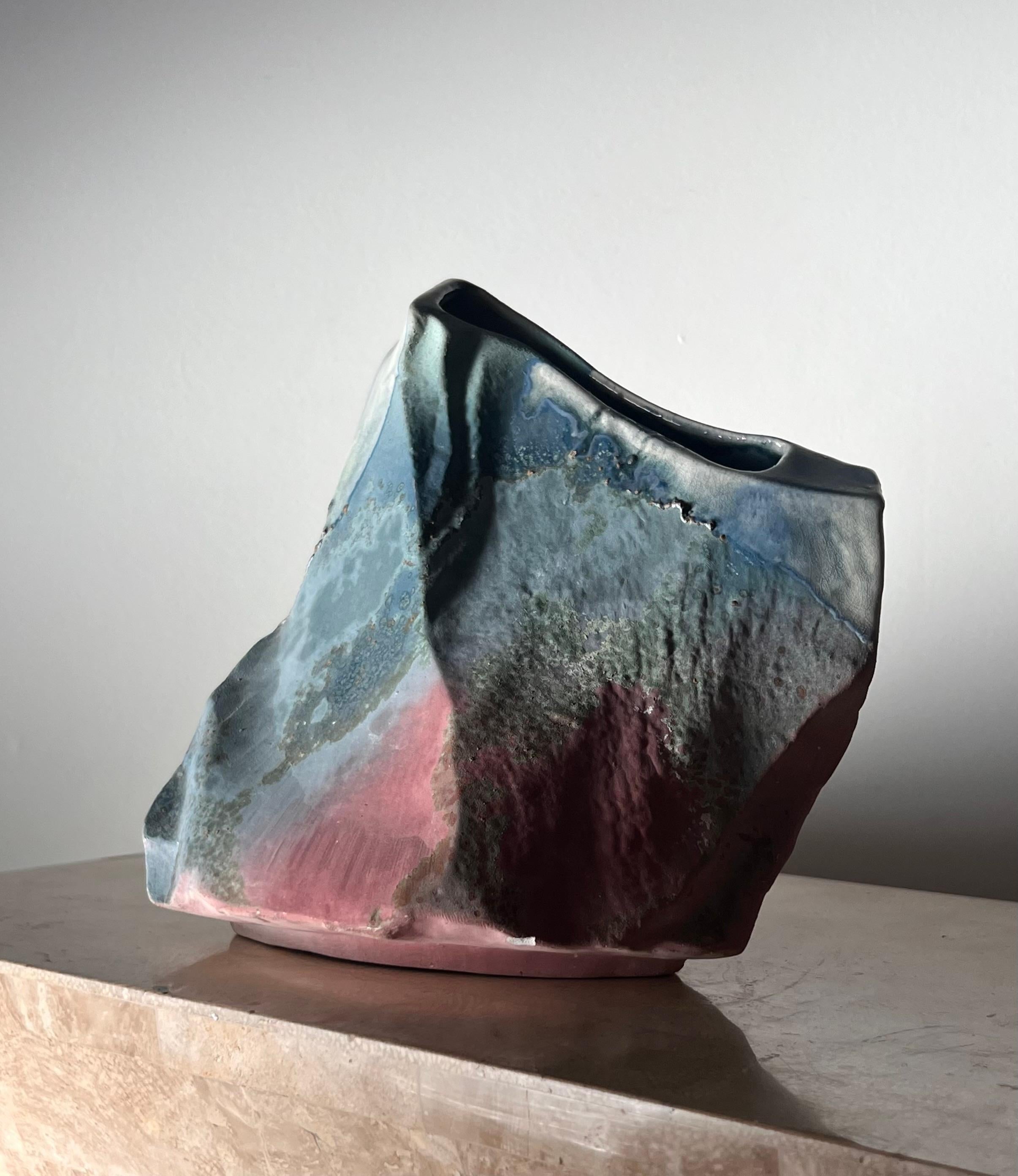 A unique ceramic vase by Tony Evans, signed, late 20th century For Sale 1