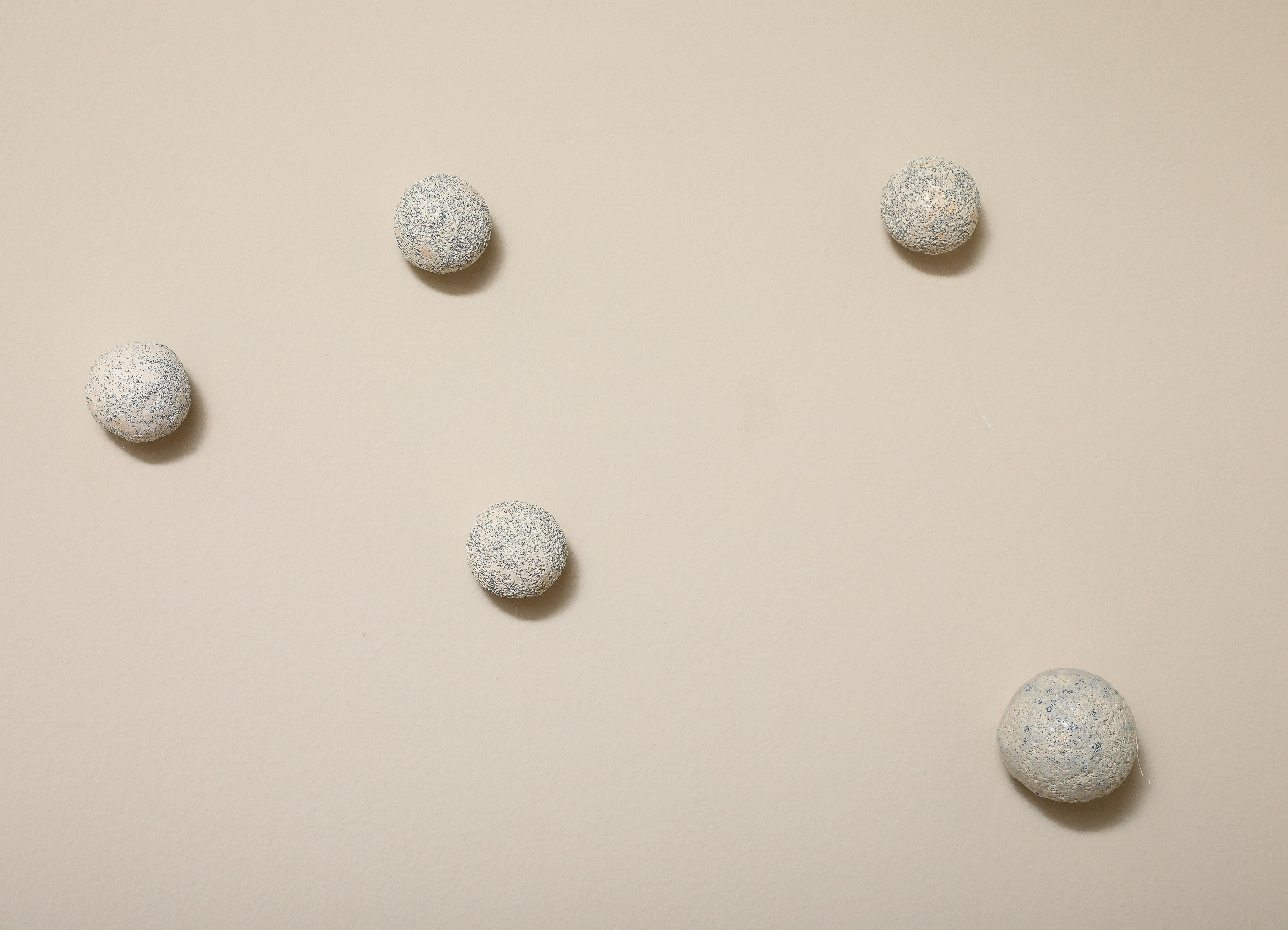 Un'installazione di sculture a parete in ceramica unica nel suo genere, opera di Shizue Imai in vendita 8