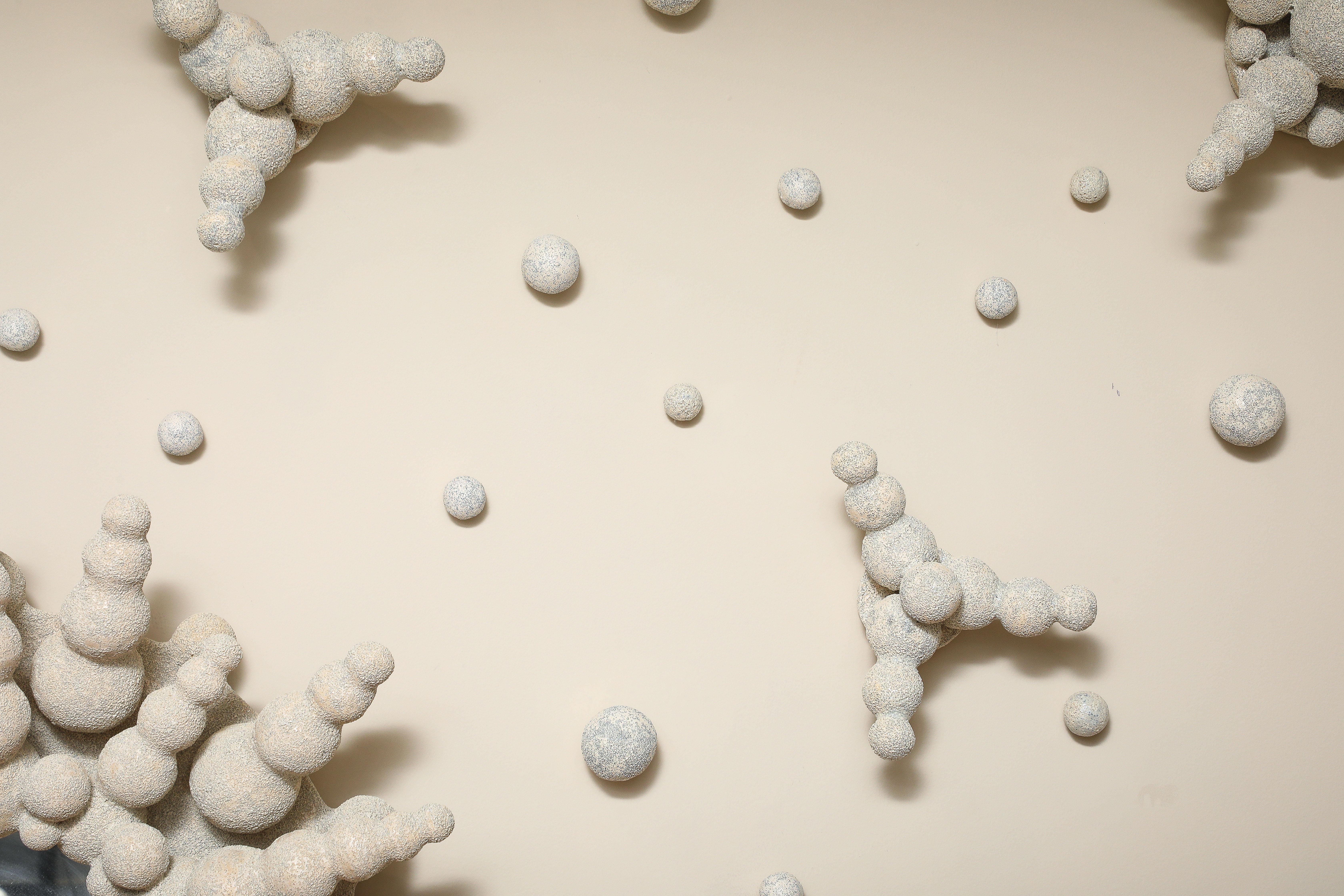 Un'installazione di sculture a parete in ceramica unica nel suo genere, opera di Shizue Imai in vendita 1