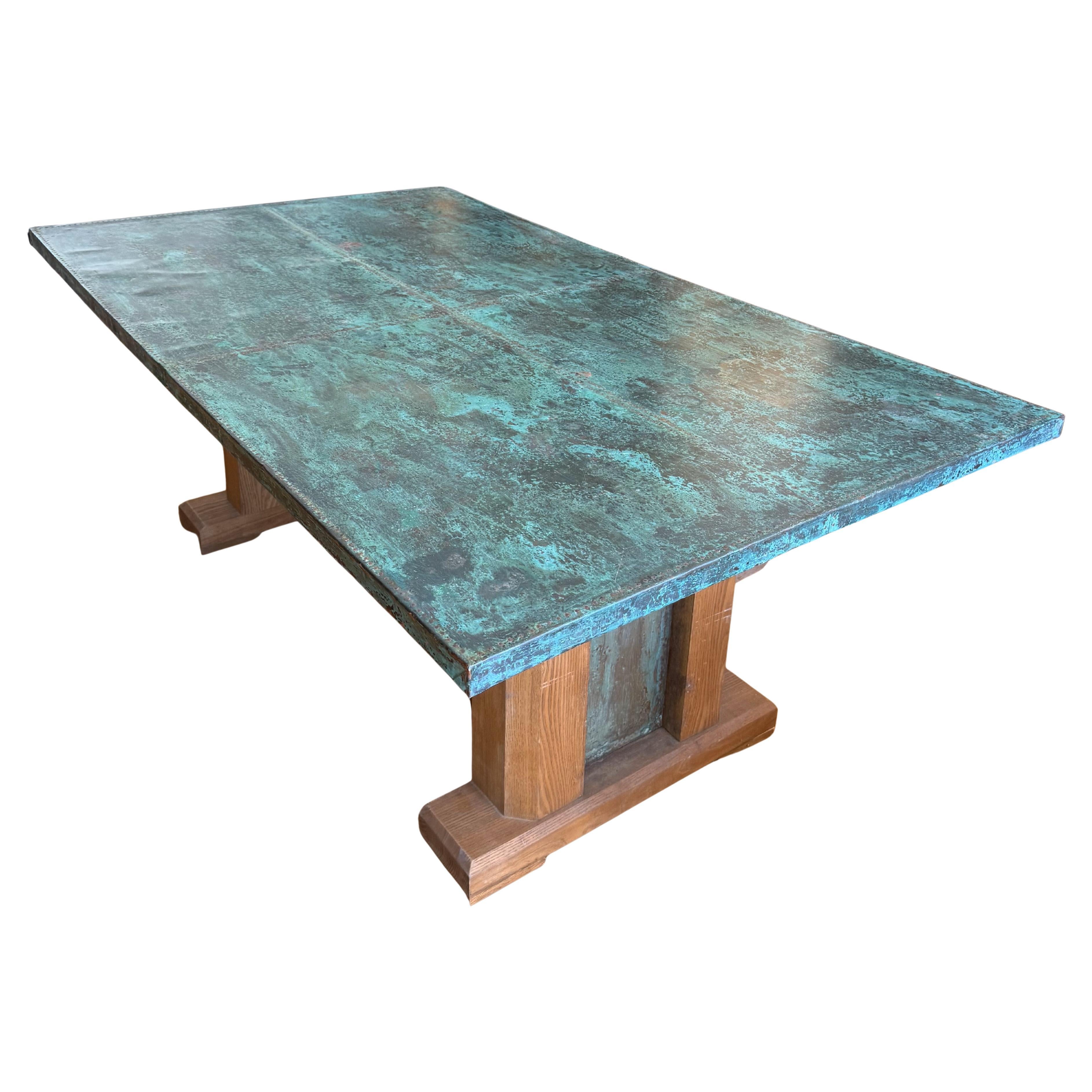 Table à tréteaux unique en cuivre et en chêne en vente