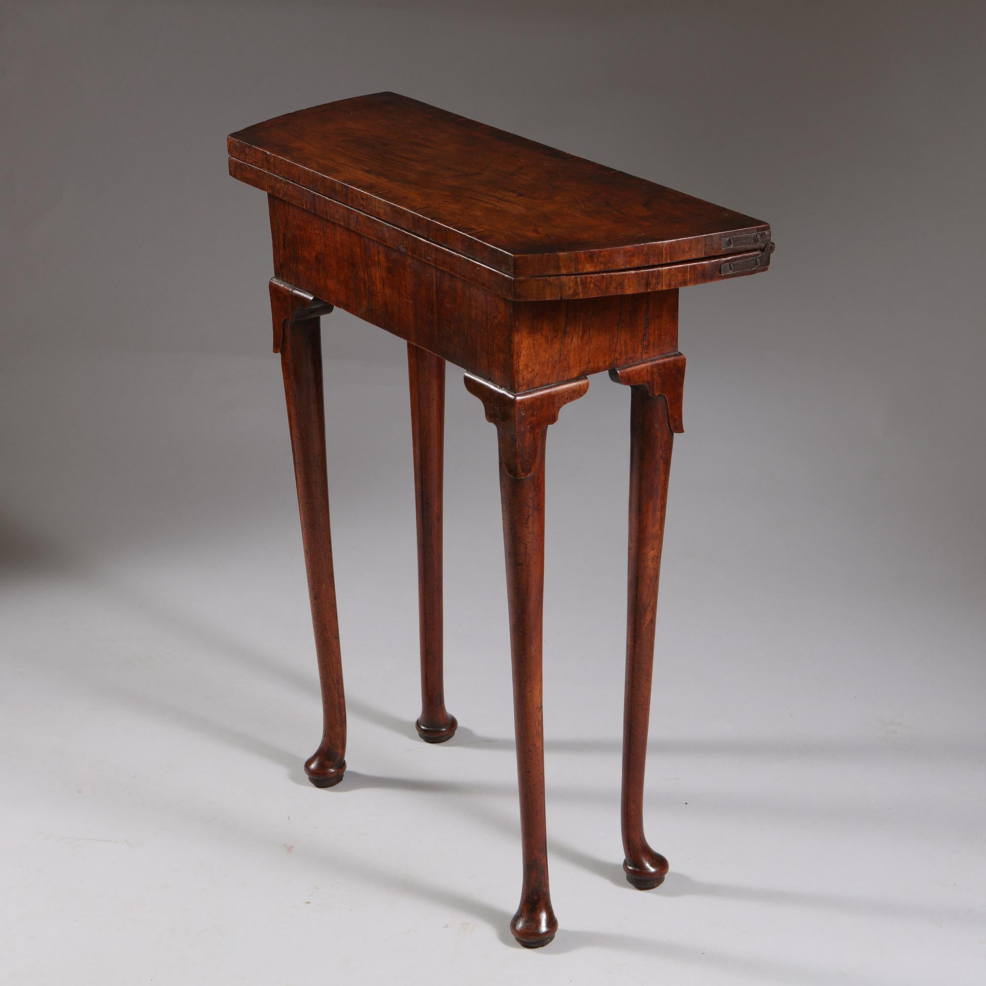 A Unique Early 18th Century Diminutive George I Figured Walnut Bachelors Table For Sale 1