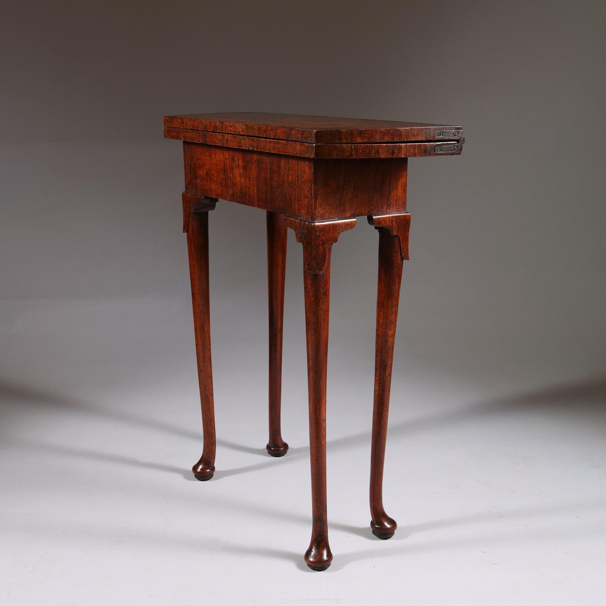 A Unique Early 18th Century Diminutive George I Figured Walnut Bachelors Table For Sale 3