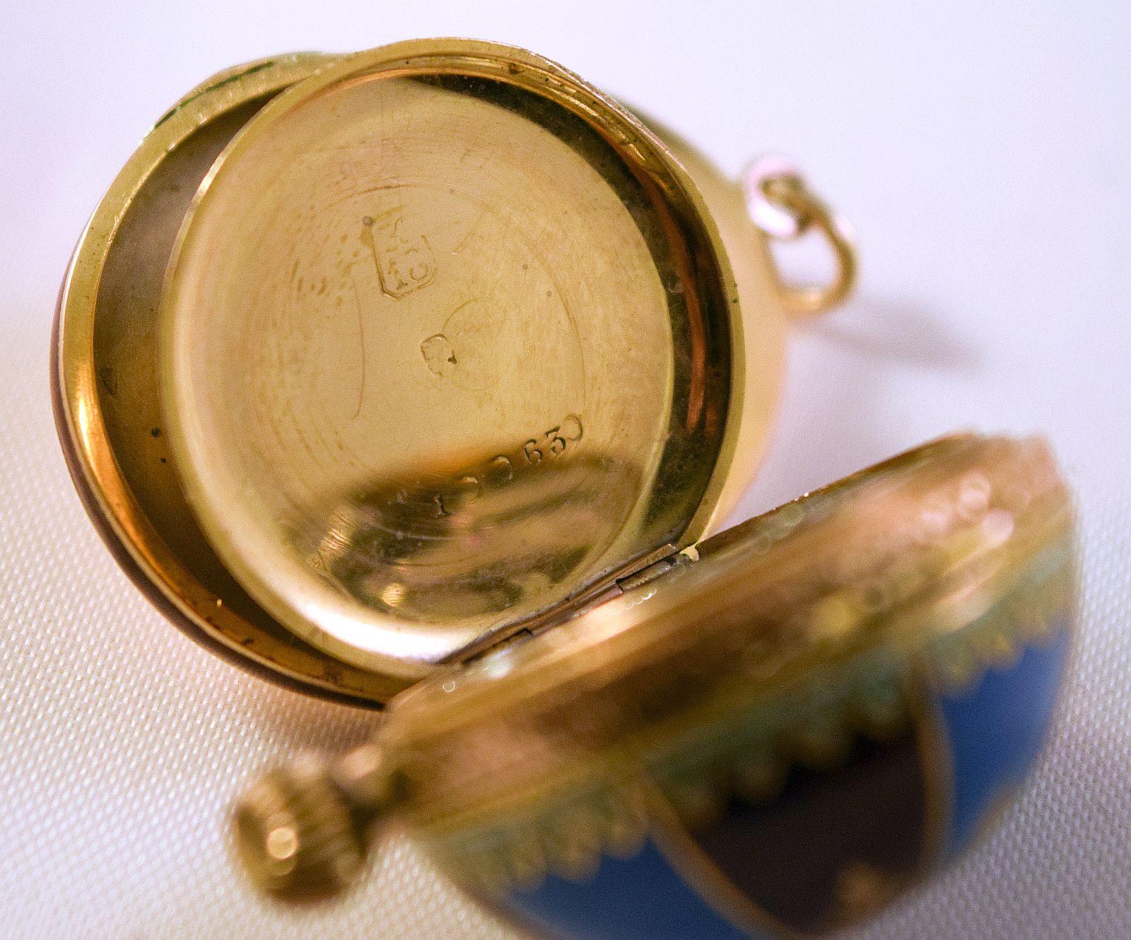 A Unique Enamel Gold 18 k watch in the shape of a Jockey cap very rare For Sale 5