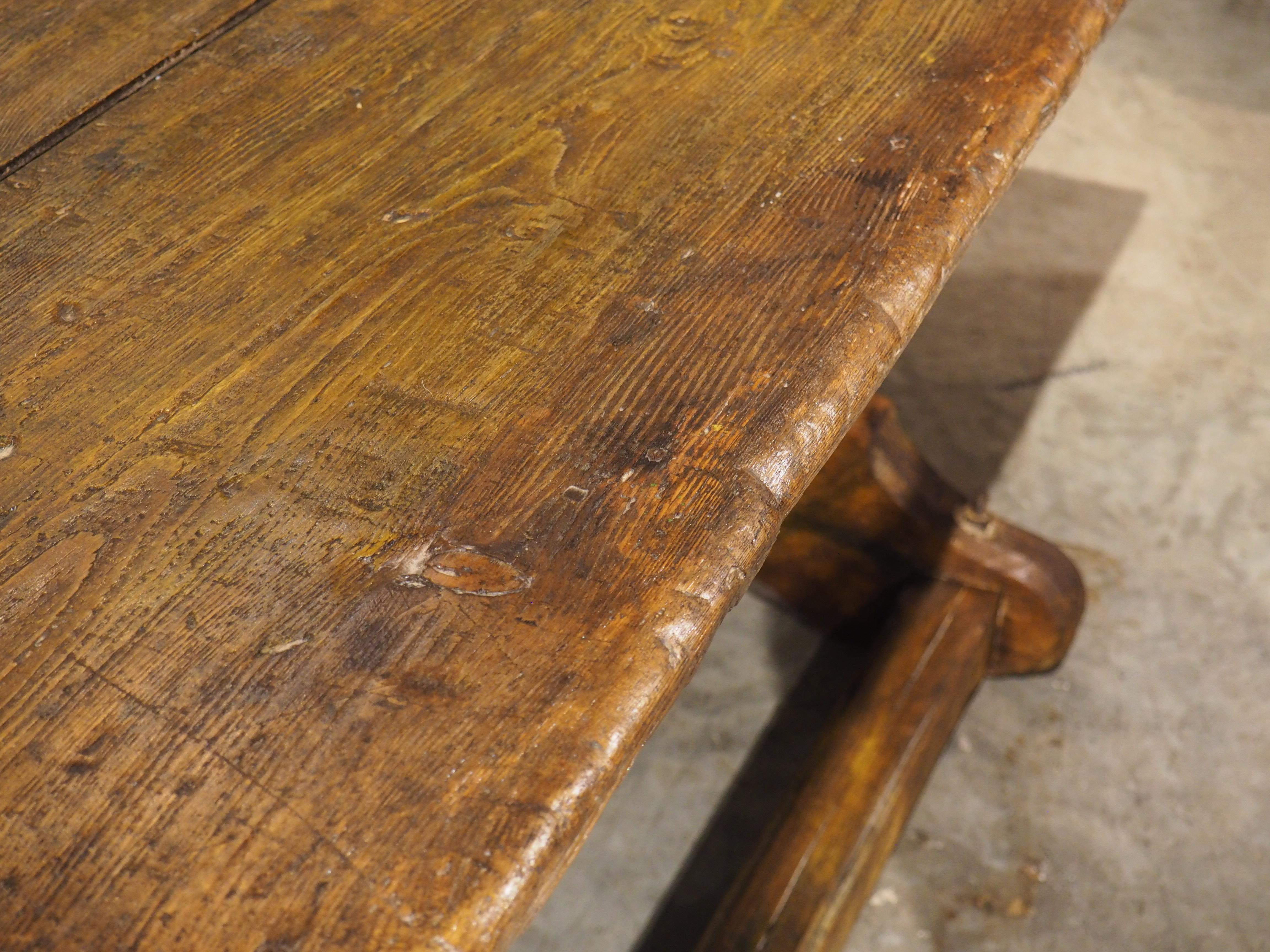 Table de salle à manger alpine française unique composée d'Antique Elements de La Savoie en vente 5