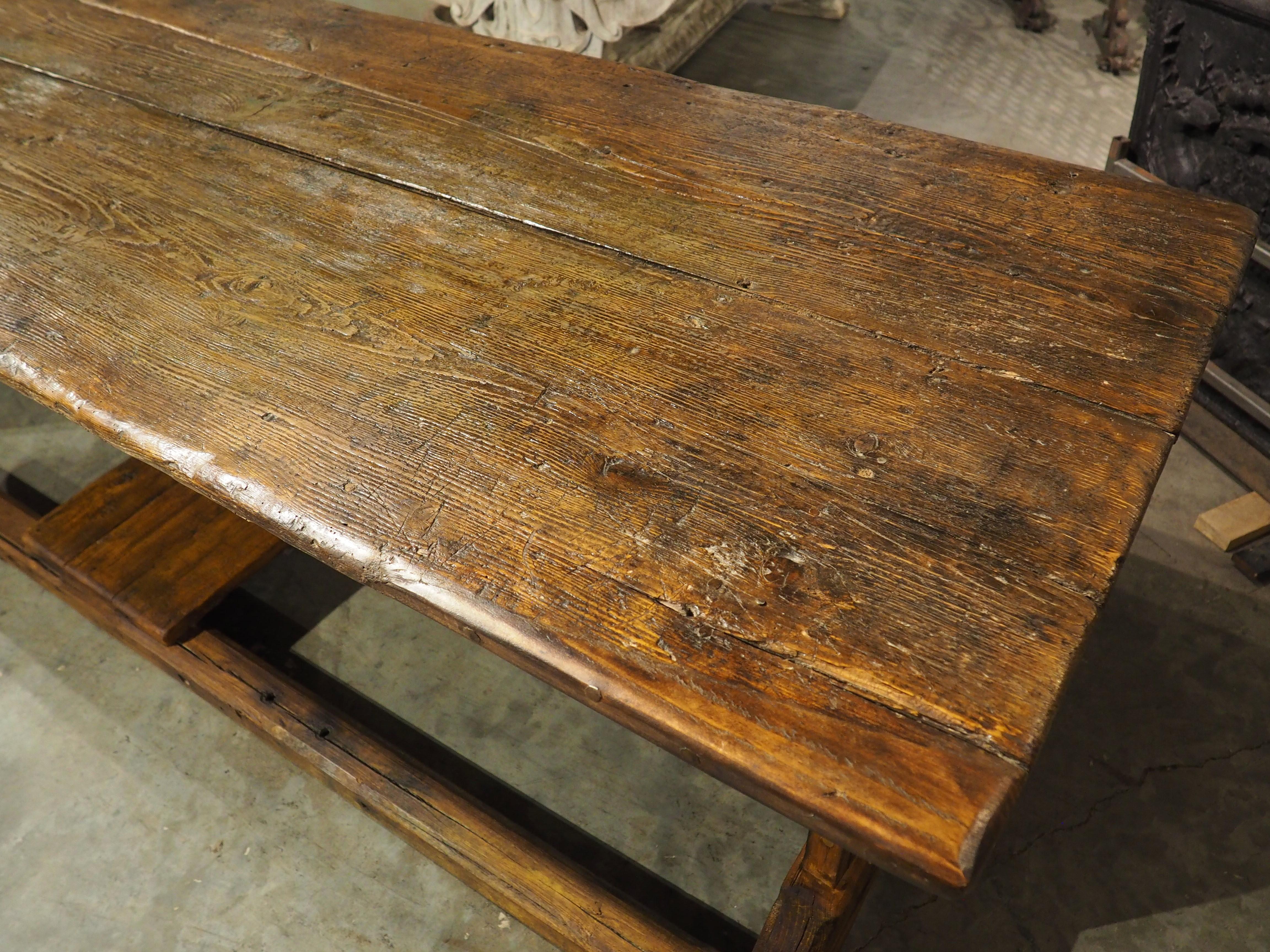 Table de salle à manger alpine française unique composée d'Antique Elements de La Savoie en vente 6