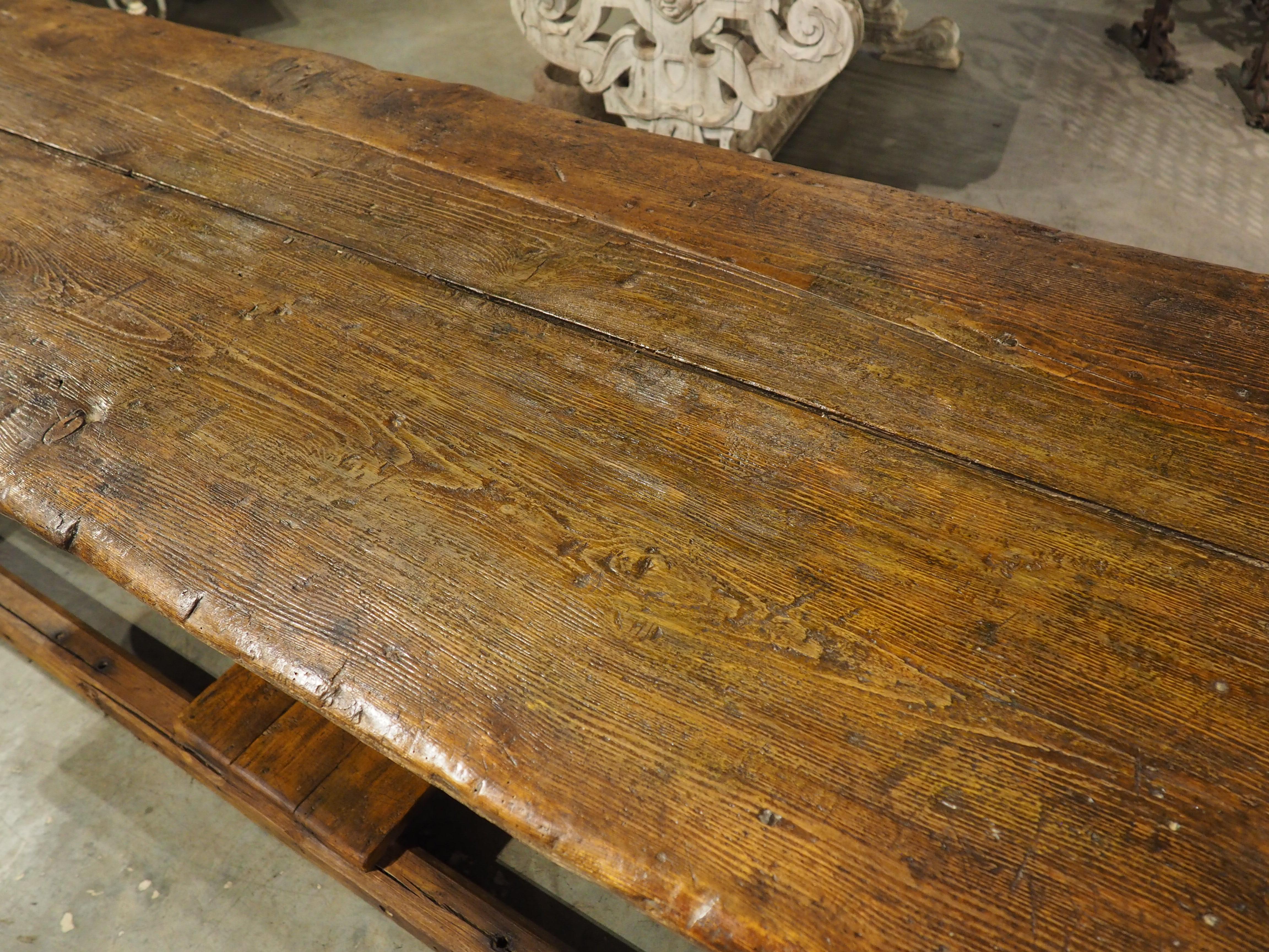 Table de salle à manger alpine française unique composée d'Antique Elements de La Savoie en vente 7