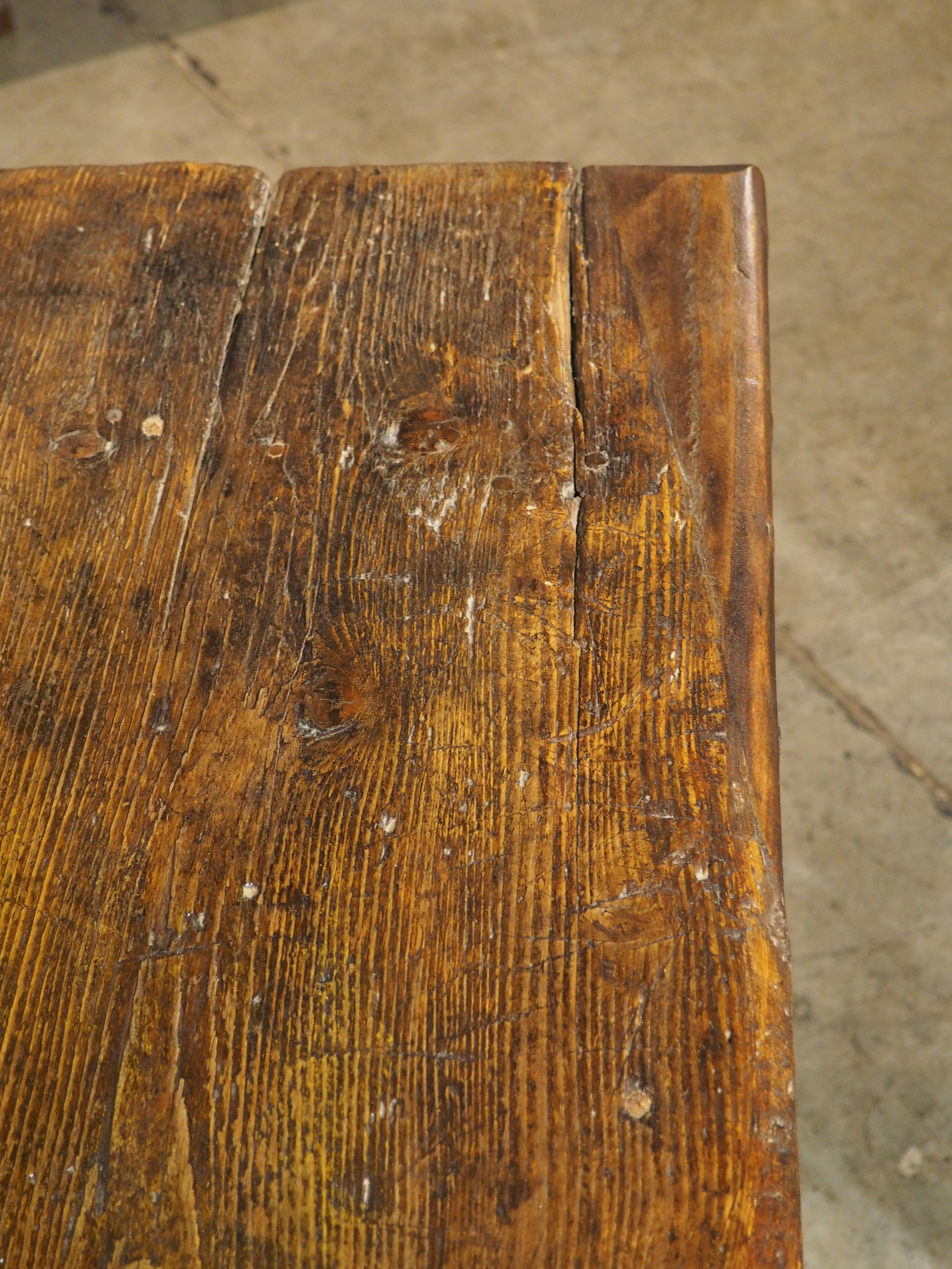 Table de salle à manger alpine française unique composée d'Antique Elements de La Savoie en vente 11