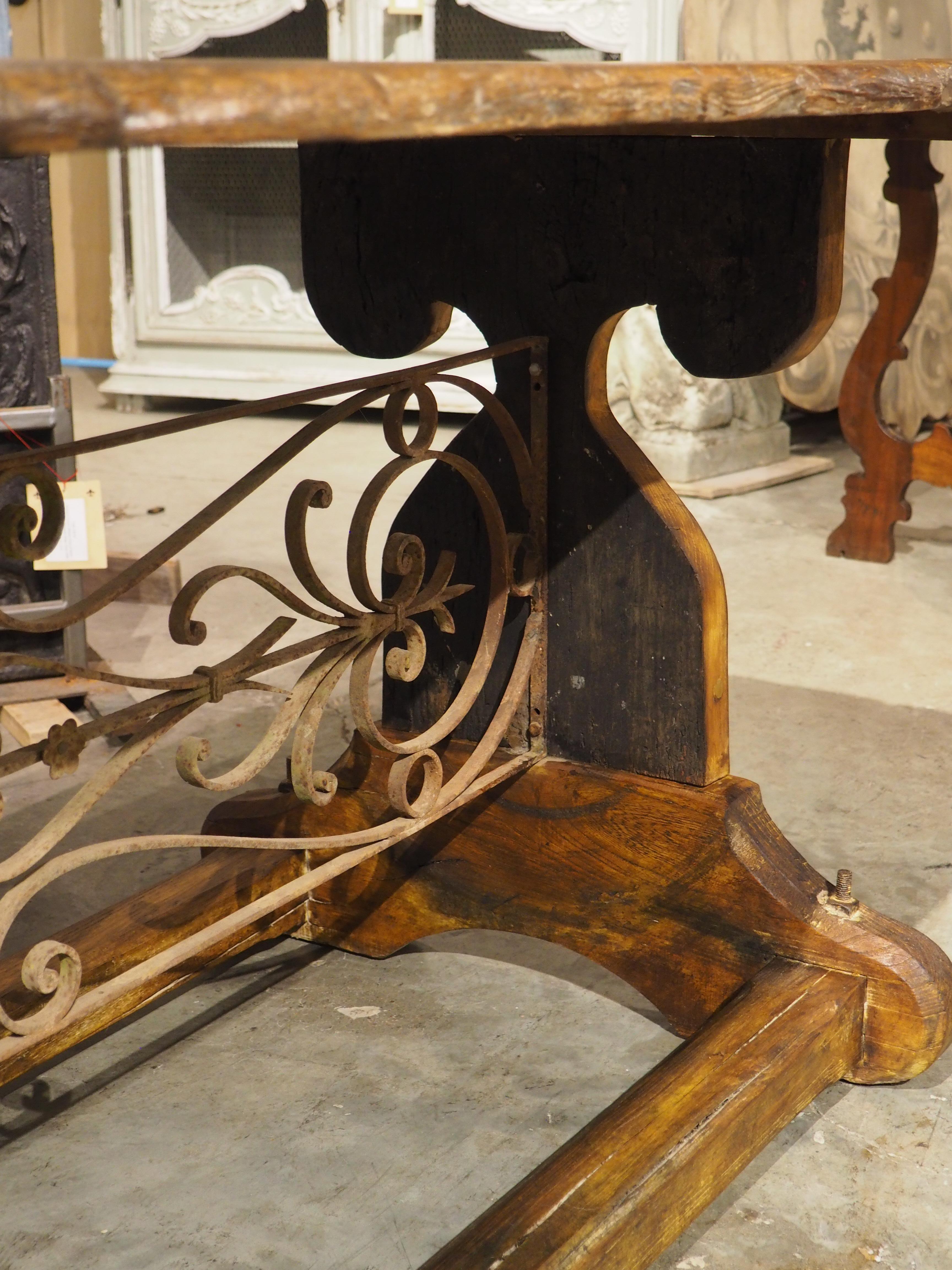20ième siècle Table de salle à manger alpine française unique composée d'Antique Elements de La Savoie en vente