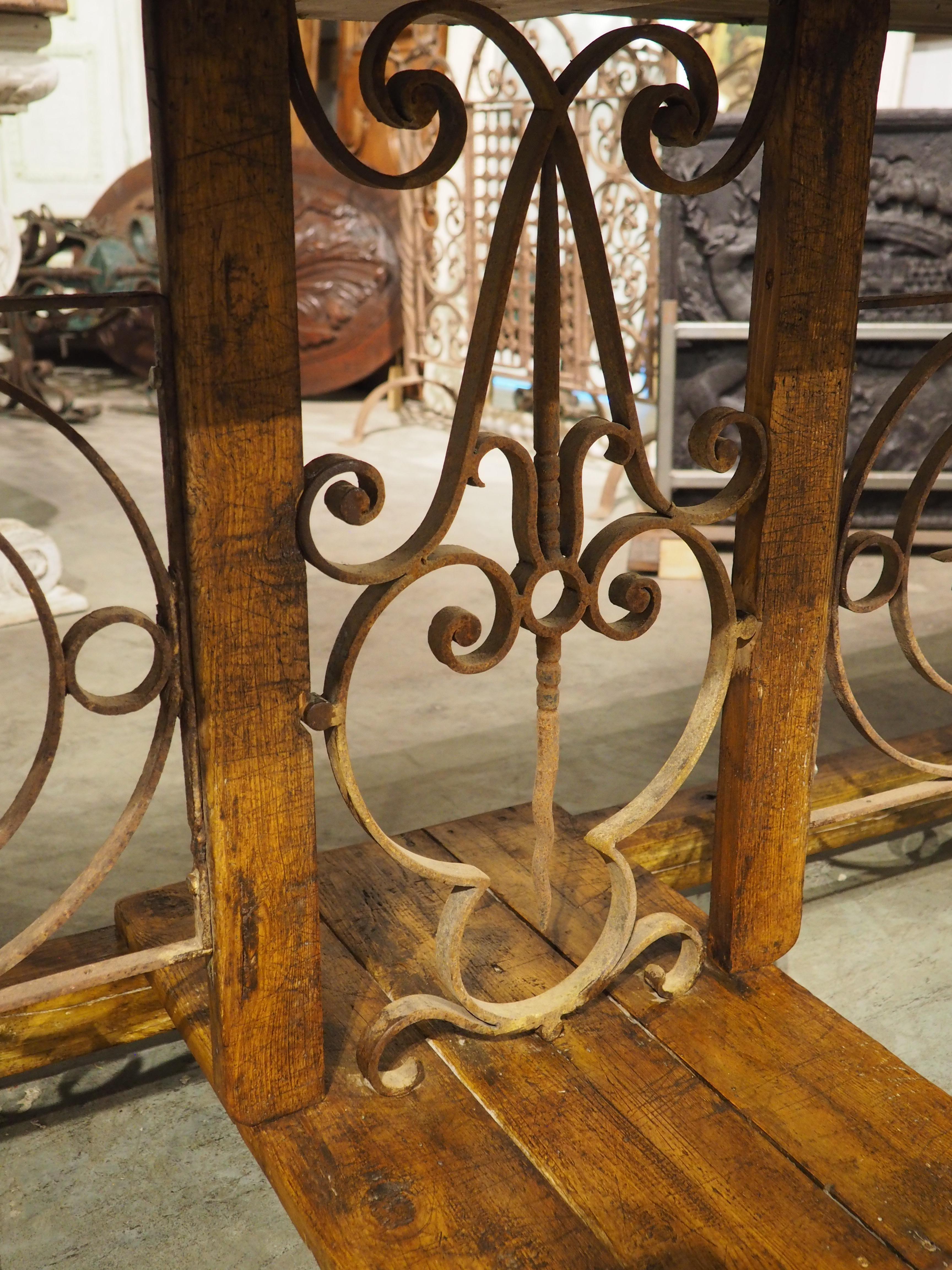 Métal Table de salle à manger alpine française unique composée d'Antique Elements de La Savoie en vente