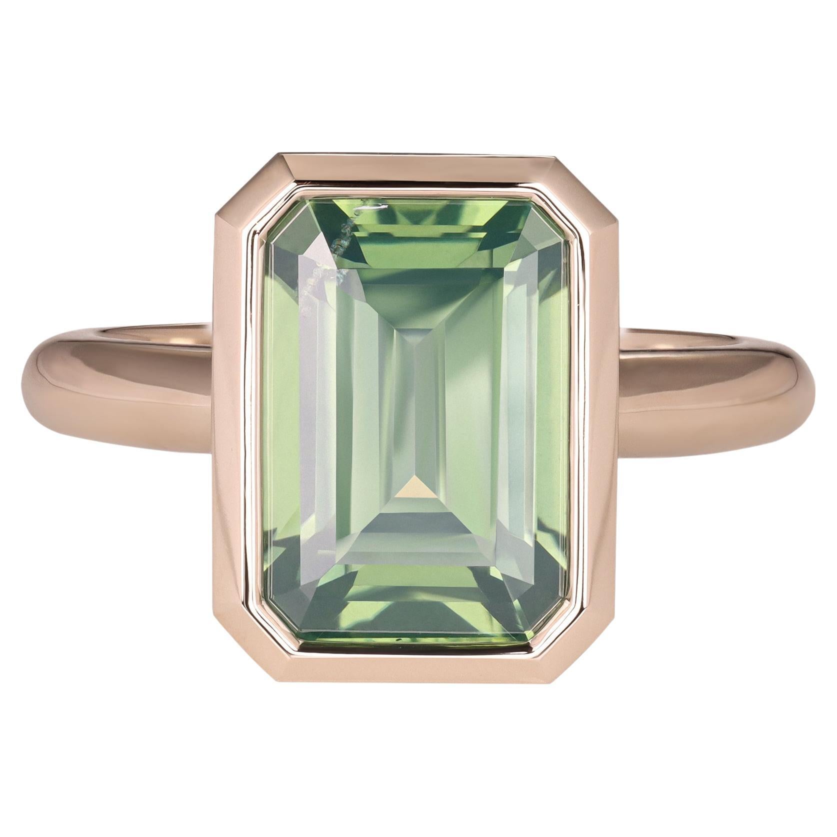 A Unique Green Zircon 7.40 ct Ring in 18K Gold Champagne Color For Sale