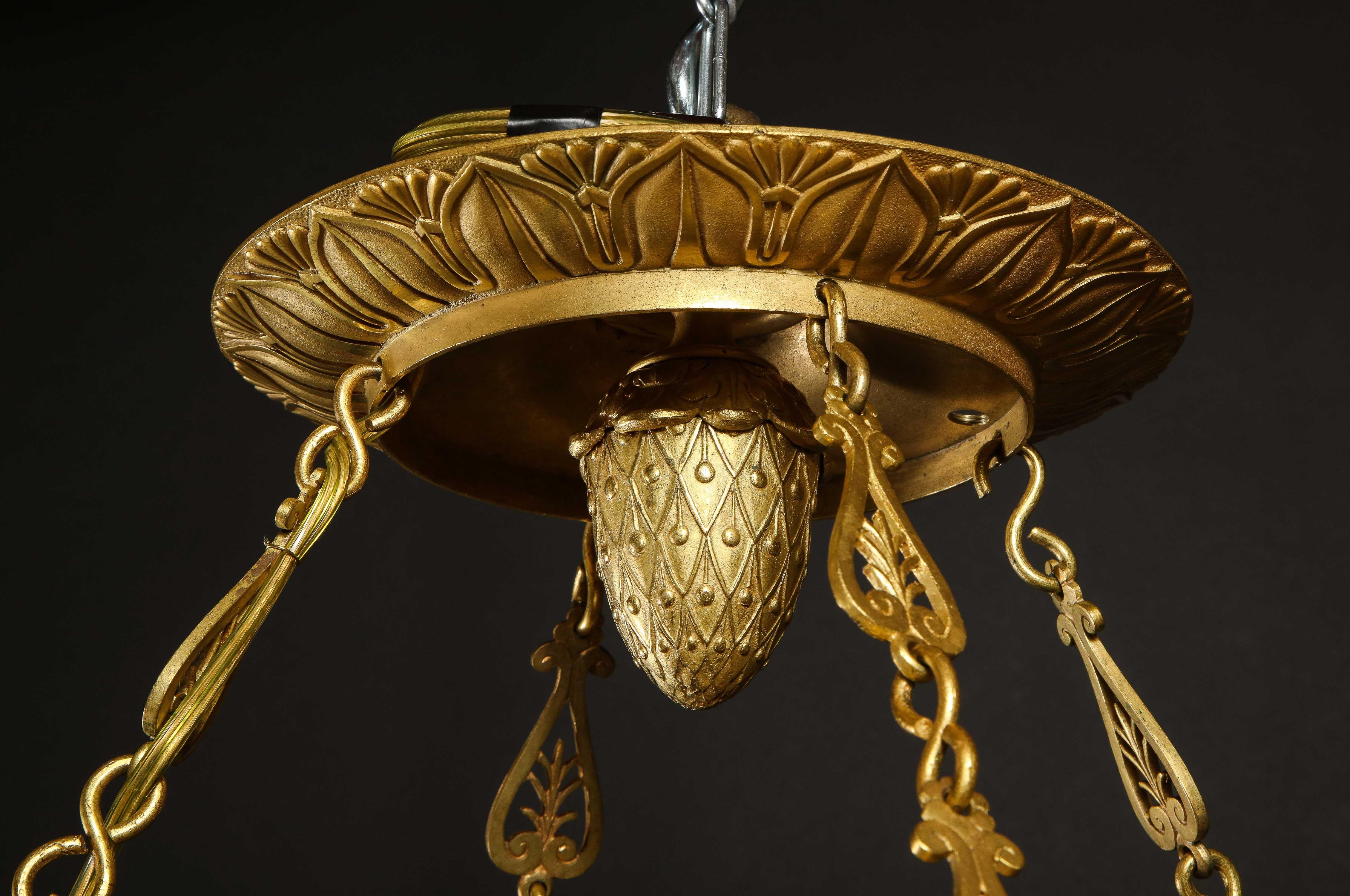 Un grande lampadario unico in bronzo dorato francese Impero Neoclassico in vendita 8