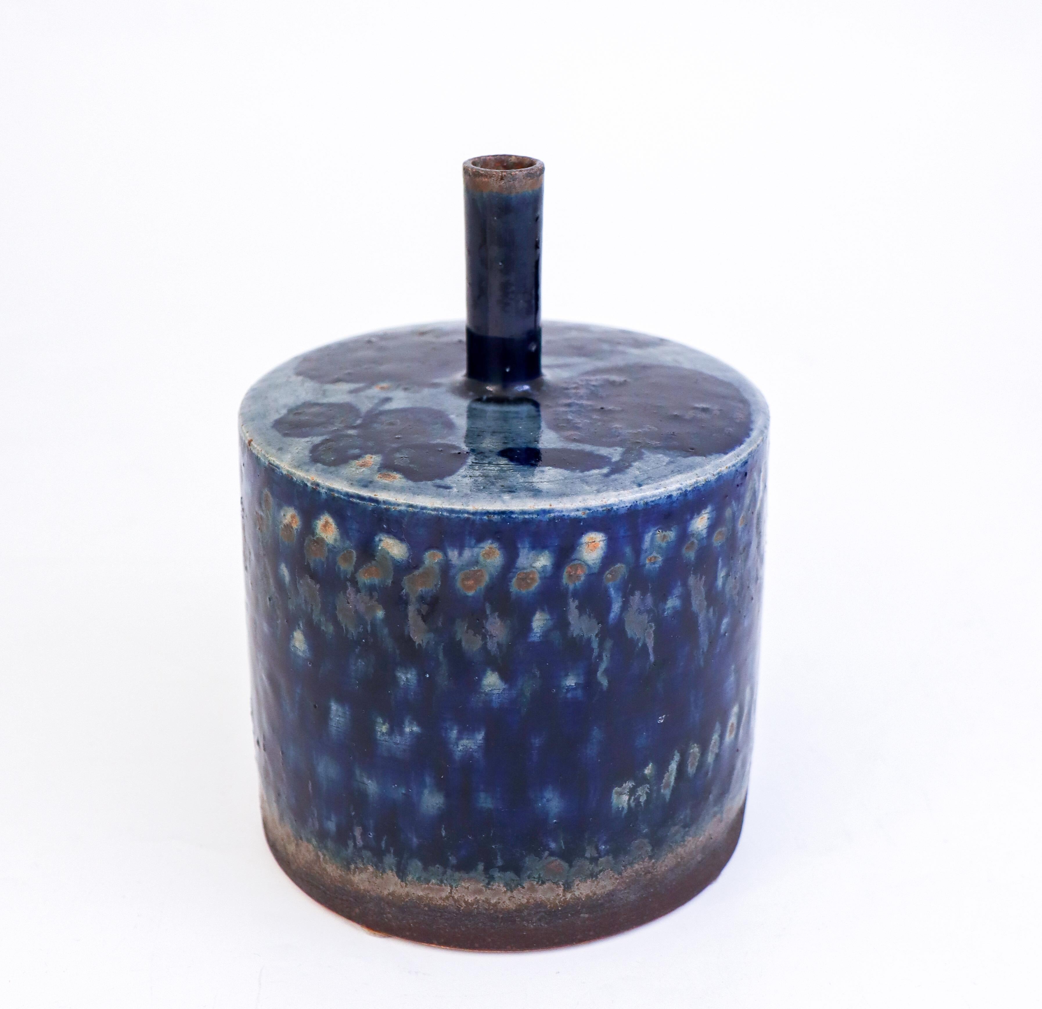 Vernissé Grand vase unique en céramique bleue - Carl-Harry Stålhane Designhuset 1973 en vente
