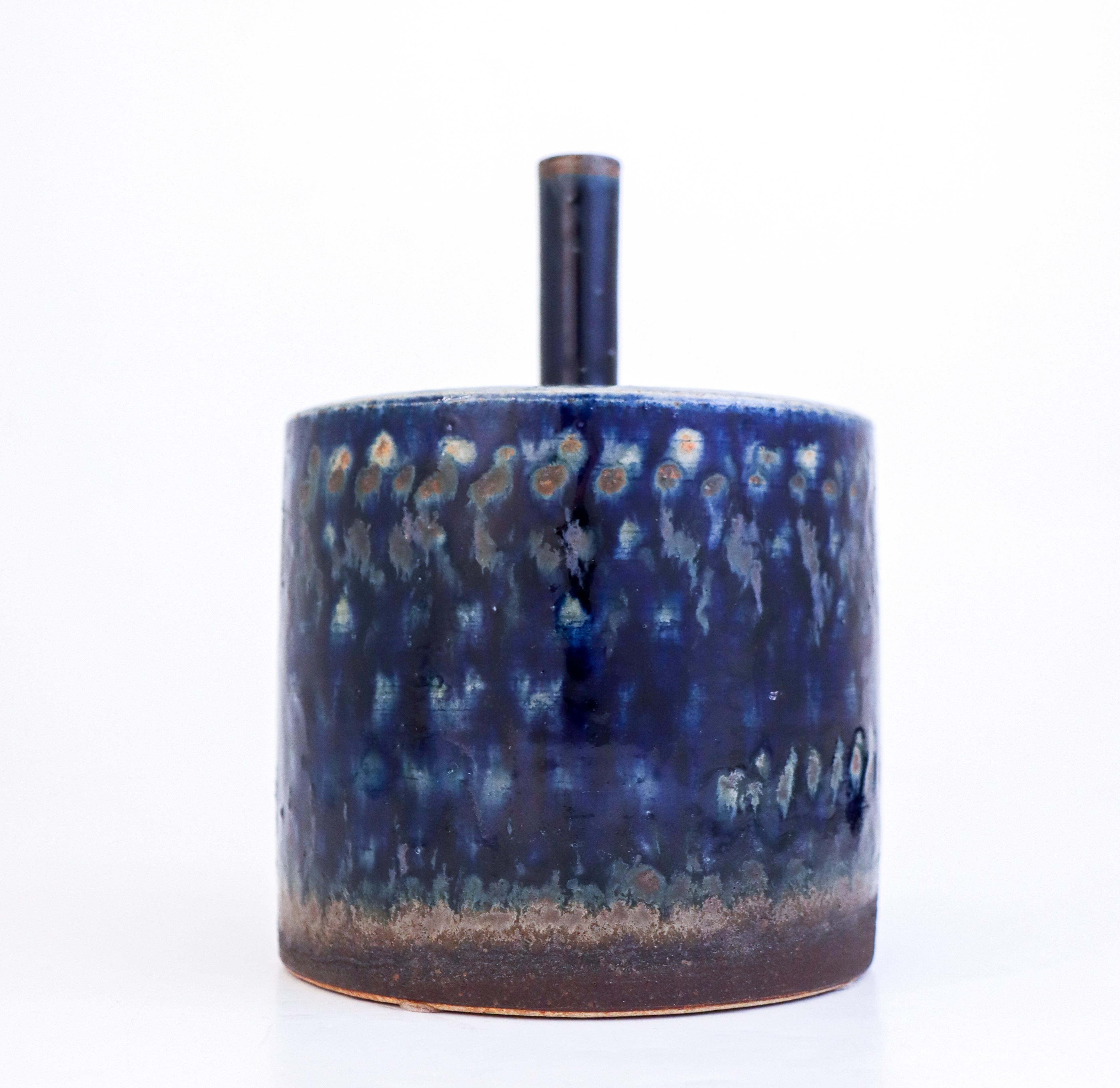 Grand vase unique en céramique bleue - Carl-Harry Stålhane Designhuset 1973 Excellent état - En vente à Stockholm, SE
