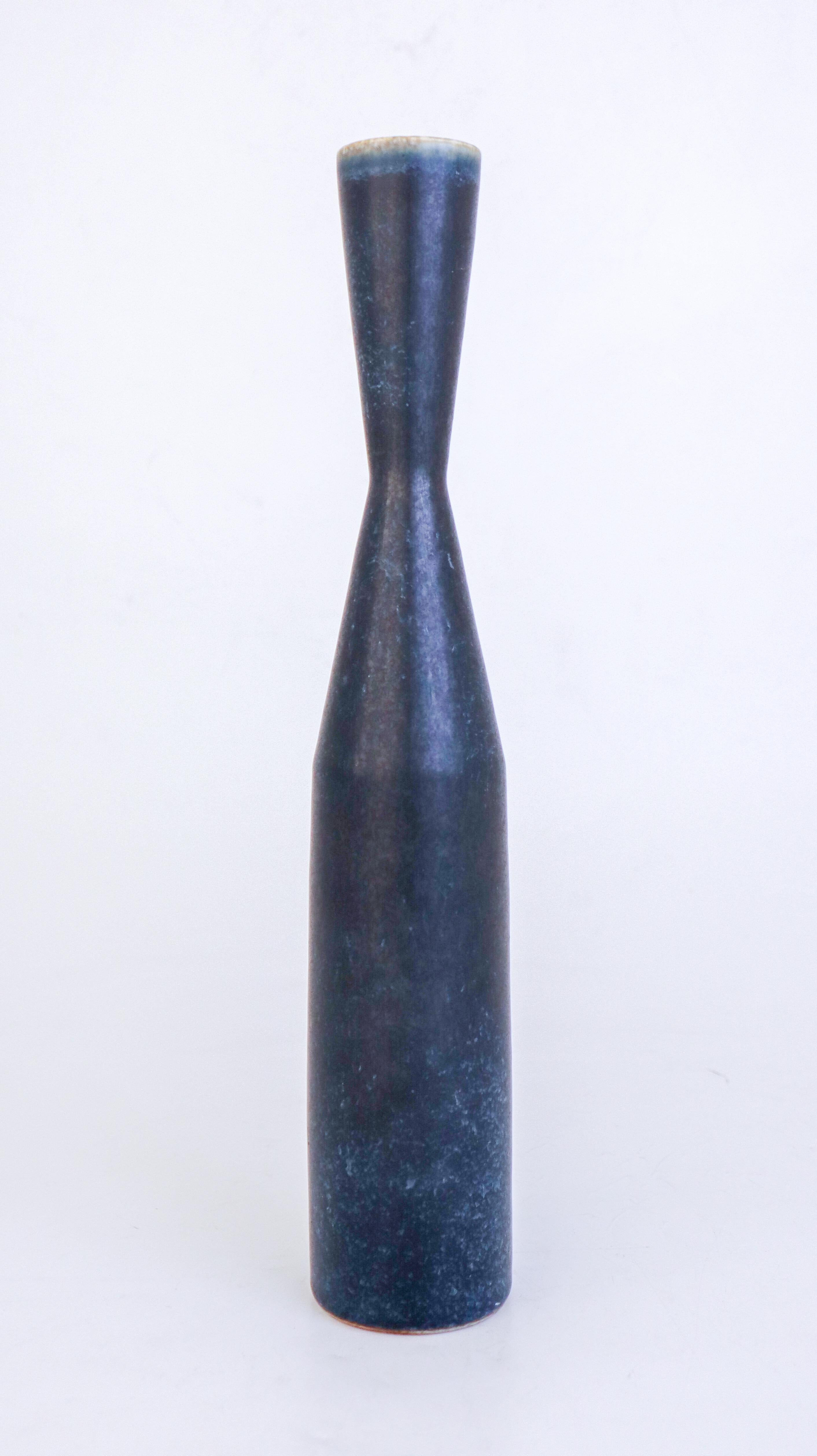 Un grande vaso di ceramica blu unico nel suo genere - Carl-Harry Stålhane Rörstrand 1960 In condizioni ottime in vendita a Stockholm, SE
