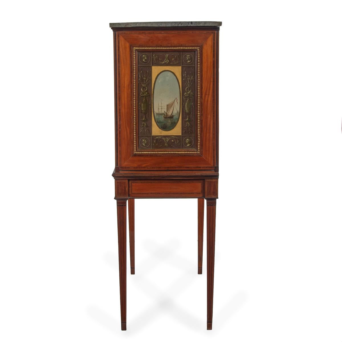 Un unico mobile da collezione tardo georgiano in legno satinato dipinto con una scena marittima in vendita 12