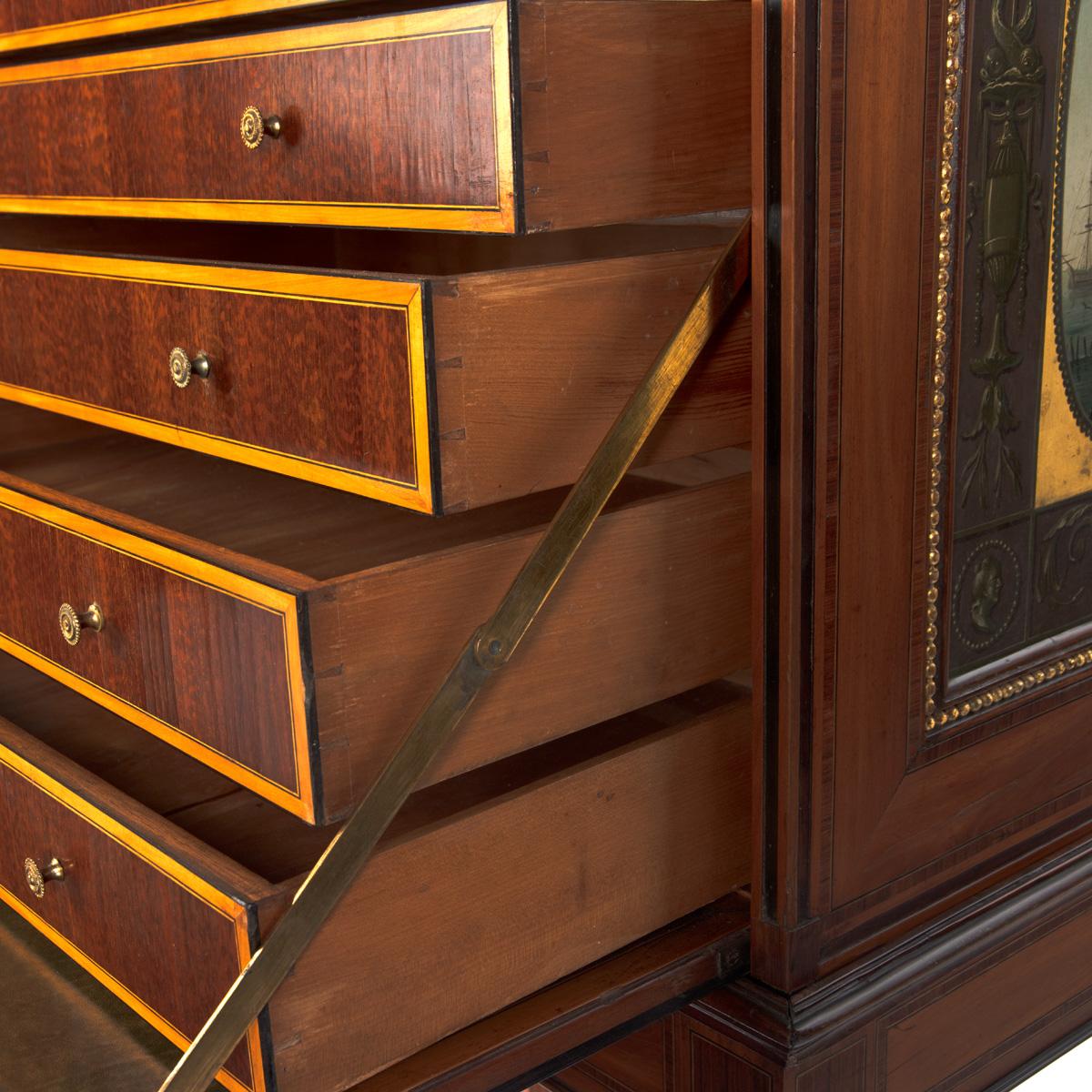 Fino al XVIII secolo Un unico mobile da collezione tardo georgiano in legno satinato dipinto con una scena marittima in vendita