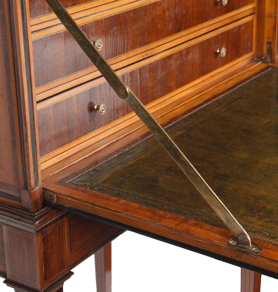 Un unico mobile da collezione tardo georgiano in legno satinato dipinto con una scena marittima in vendita 1