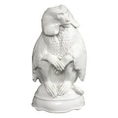 Un esclusivo modello in porcellana di Meissen “Blanc de Chine” raffigurante un babbuino, opera di Max Esser