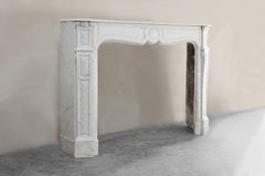 Un set unico di caminetti antichi in marmo di Carrara del XIX secolo