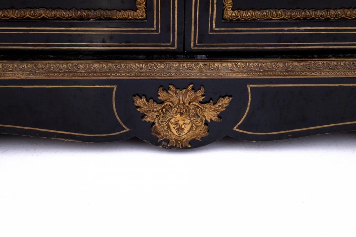 A unique set of Boulle chests of drawers, France, circa 1860.

Very good condition.

dimensions: height 110 cm x width 125 cm x depth 50 cm