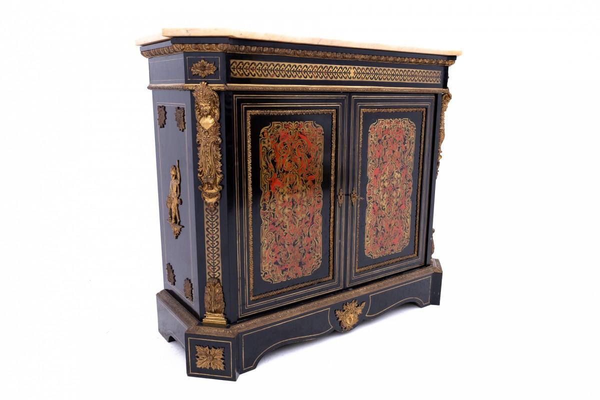 A unique set of Boulle chests of drawers, France, circa 1860.

Very good condition.

dimensions: height 110 cm x width 125 cm x depth 50 cm