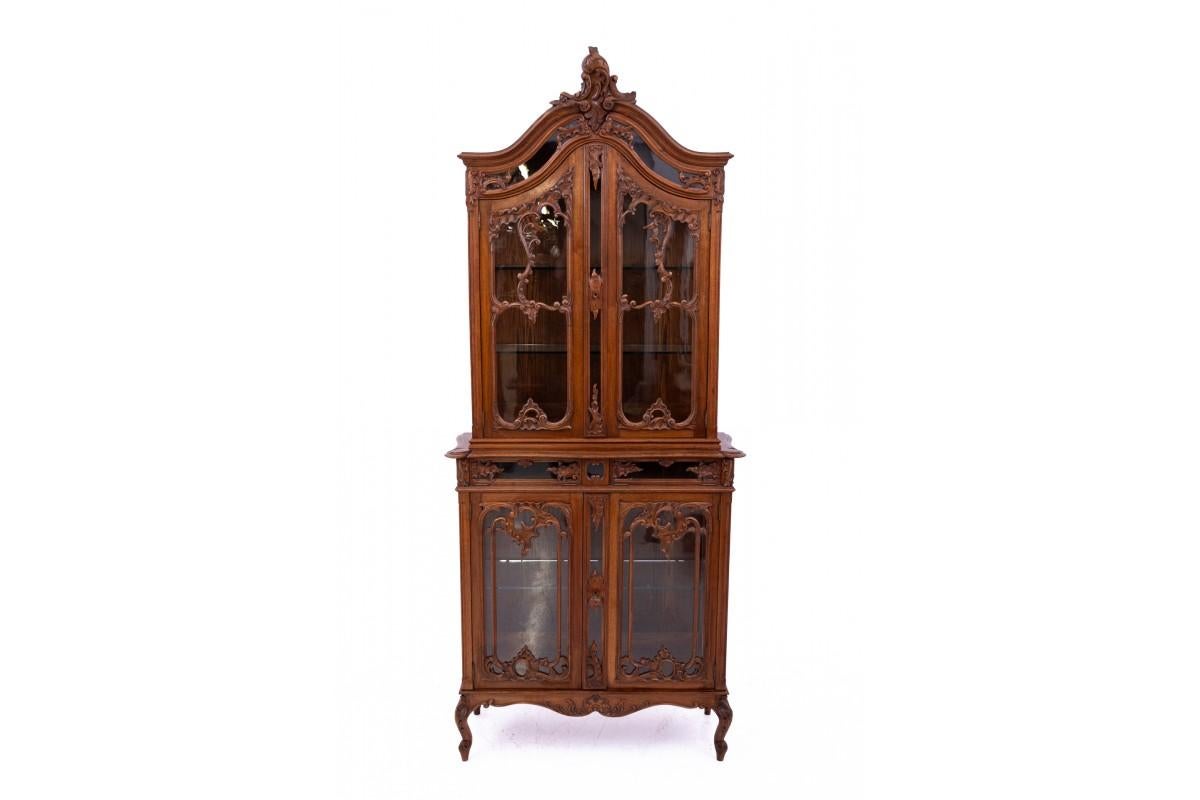 A unique showcase, France, circa 1880.

Very good condition, after professional renovation.

Wood: oak

dimensions: height 213 cm width 90 cm depth 34 cm