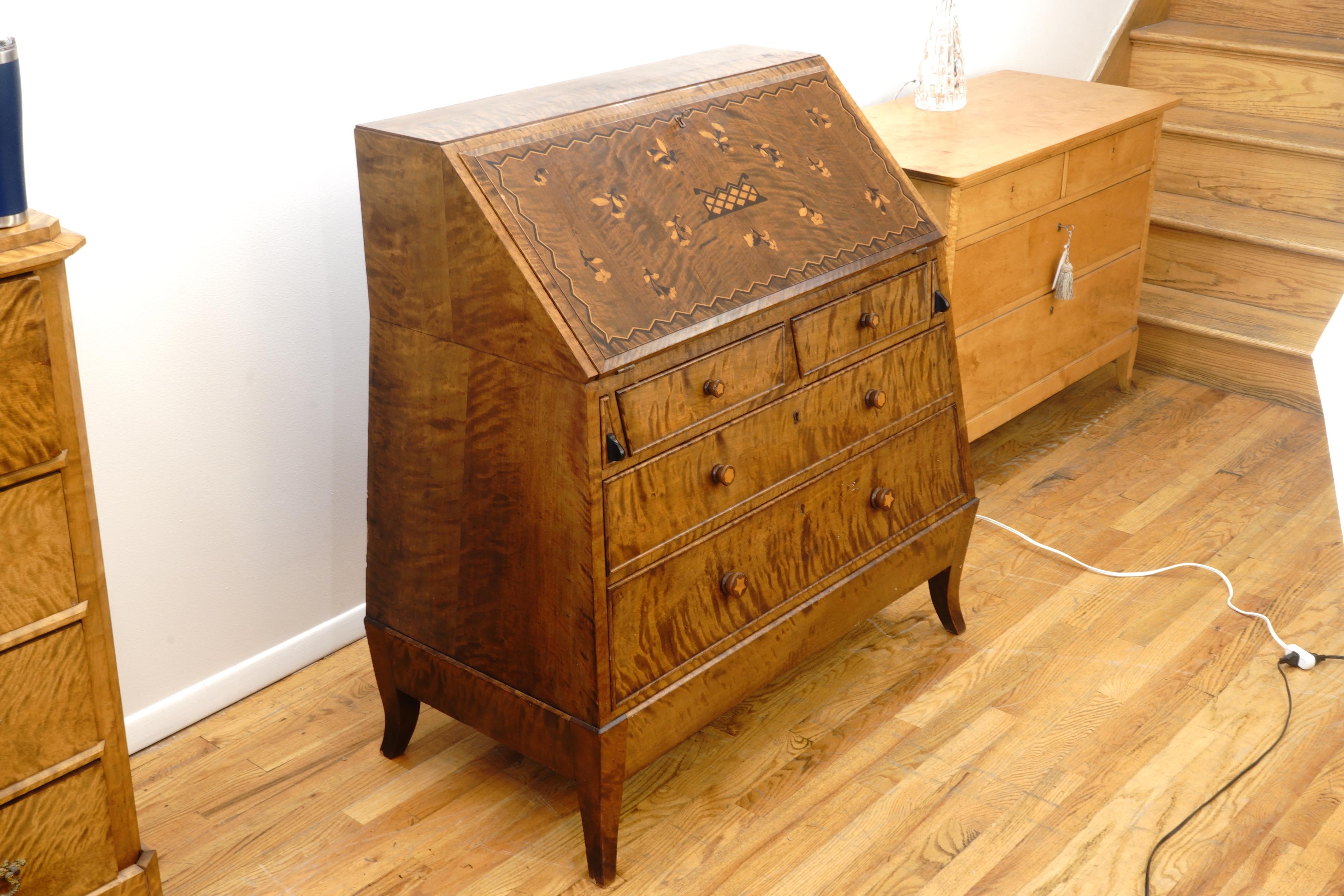 Swedish Secretary with Marquetry  In Good Condition For Sale In New York, NY