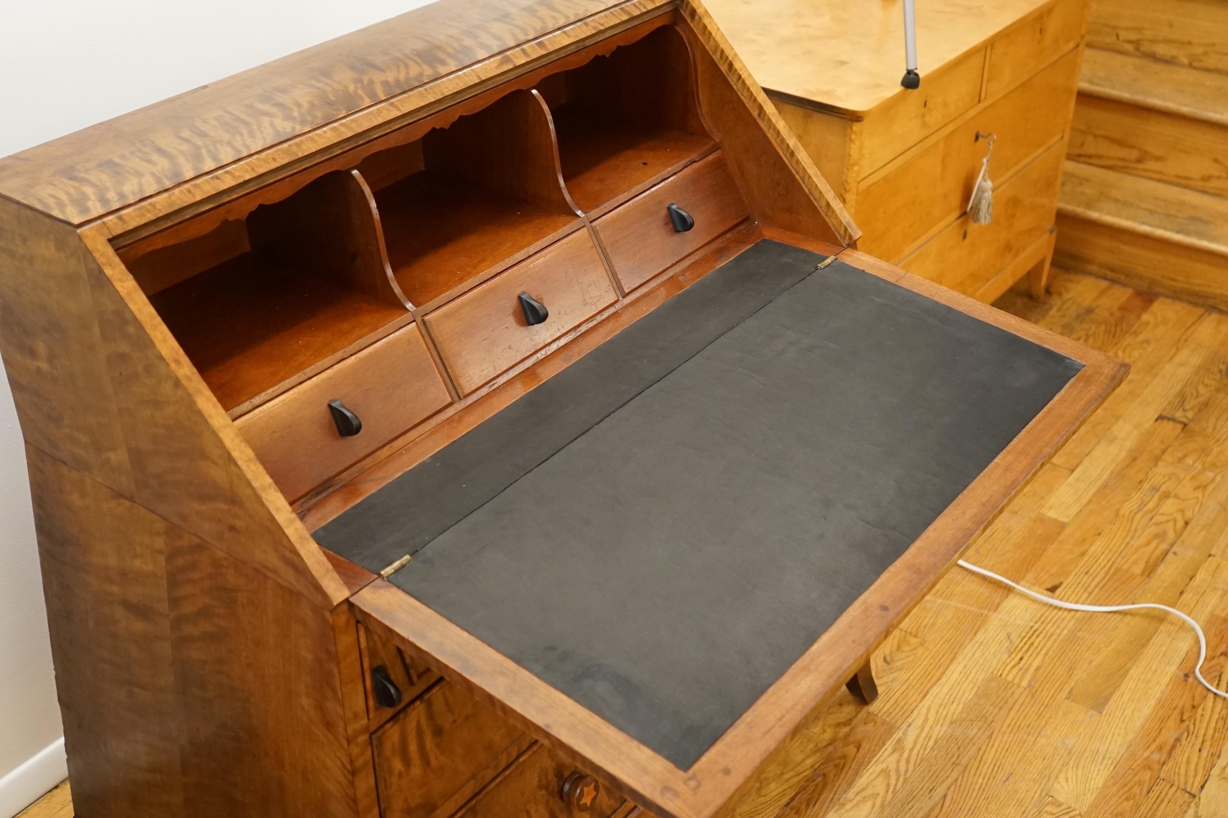 Swedish Secretary with Marquetry For Sale 3
