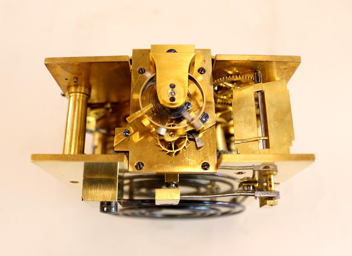 Einzigartige englische Twin Fusee-Reiseuhr von James Moore, Französisch (Messing) im Angebot