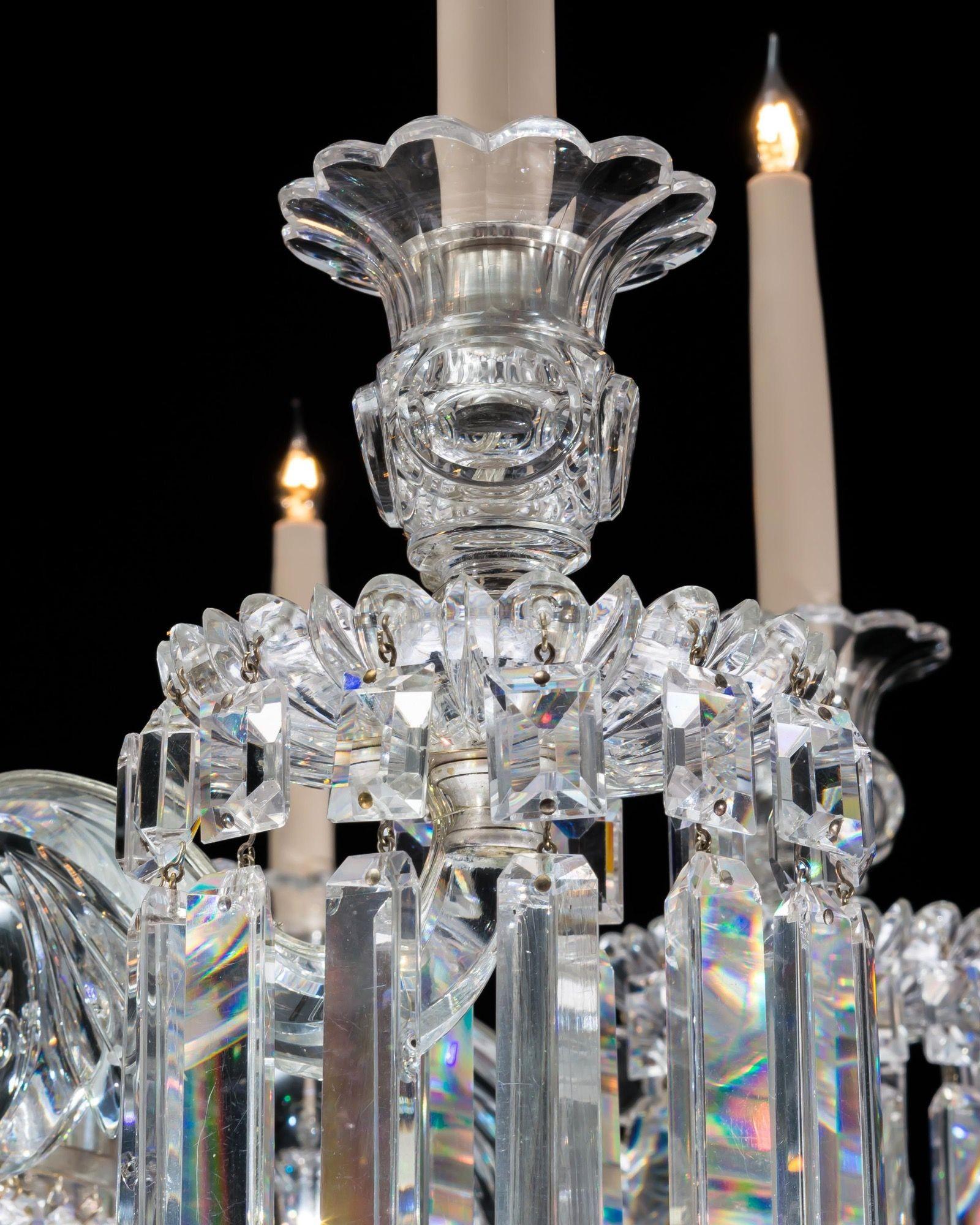 Guglielmo IV Un insolito lampadario a cascata e una tenda di William Iv in vendita