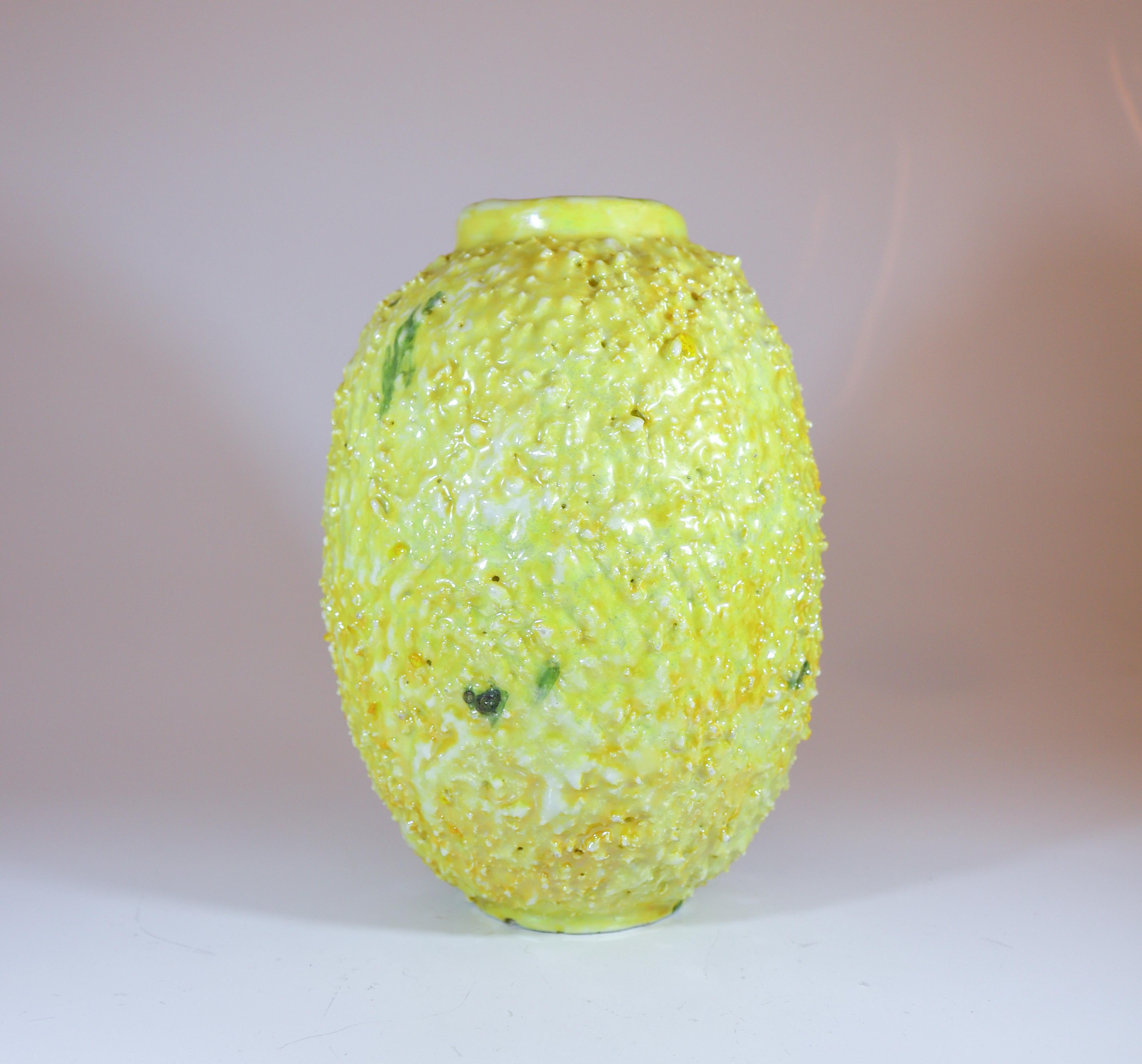 Un jarrón Erizo Amarillo Uranio - Chamotte - Gunnar Nylund - Rörstrand Escandinavo moderno en venta
