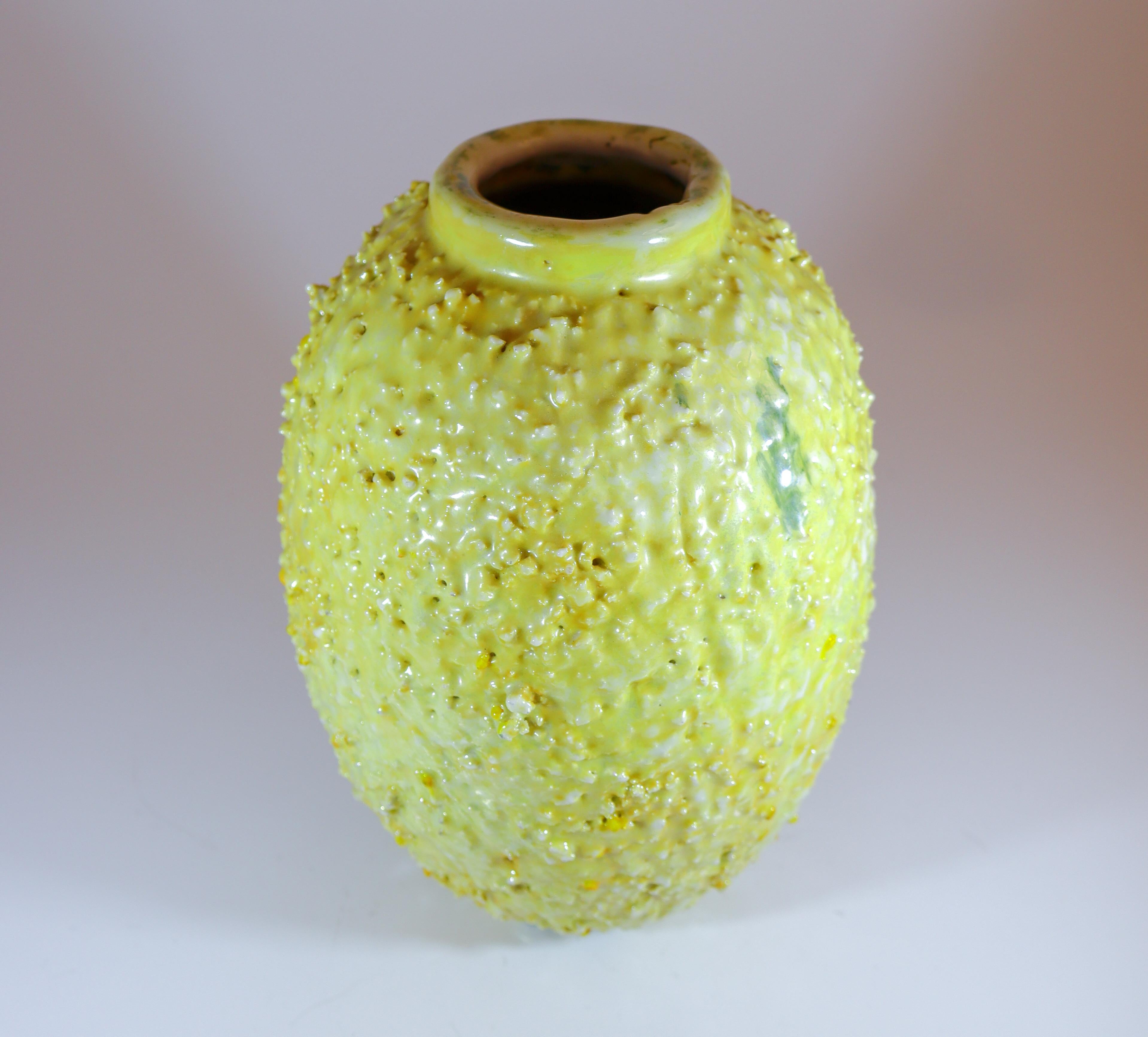 Un jarrón Erizo Amarillo Uranio - Chamotte - Gunnar Nylund - Rörstrand siglo XX en venta