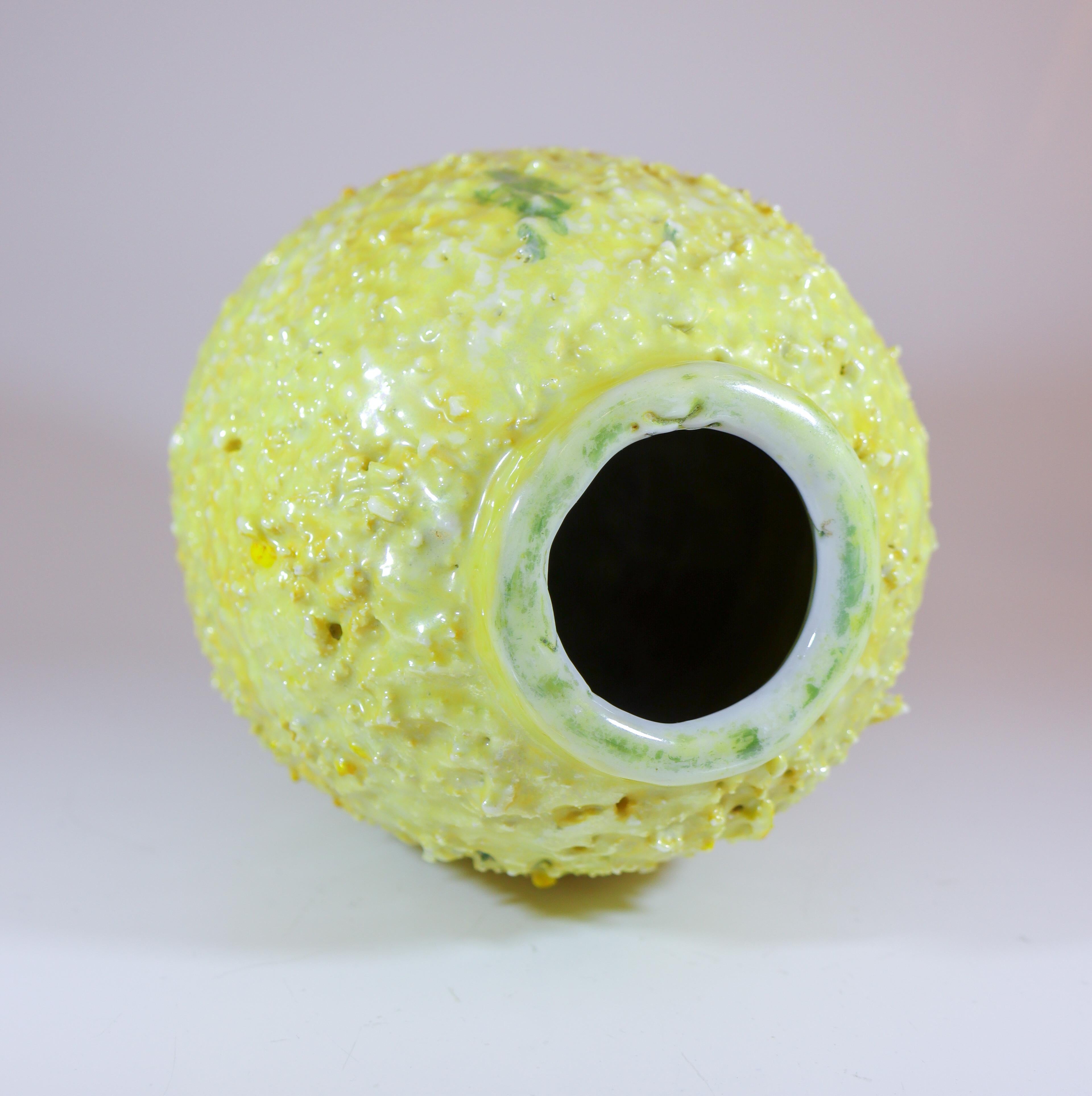 Un jarrón Erizo Amarillo Uranio - Chamotte - Gunnar Nylund - Rörstrand en venta 1