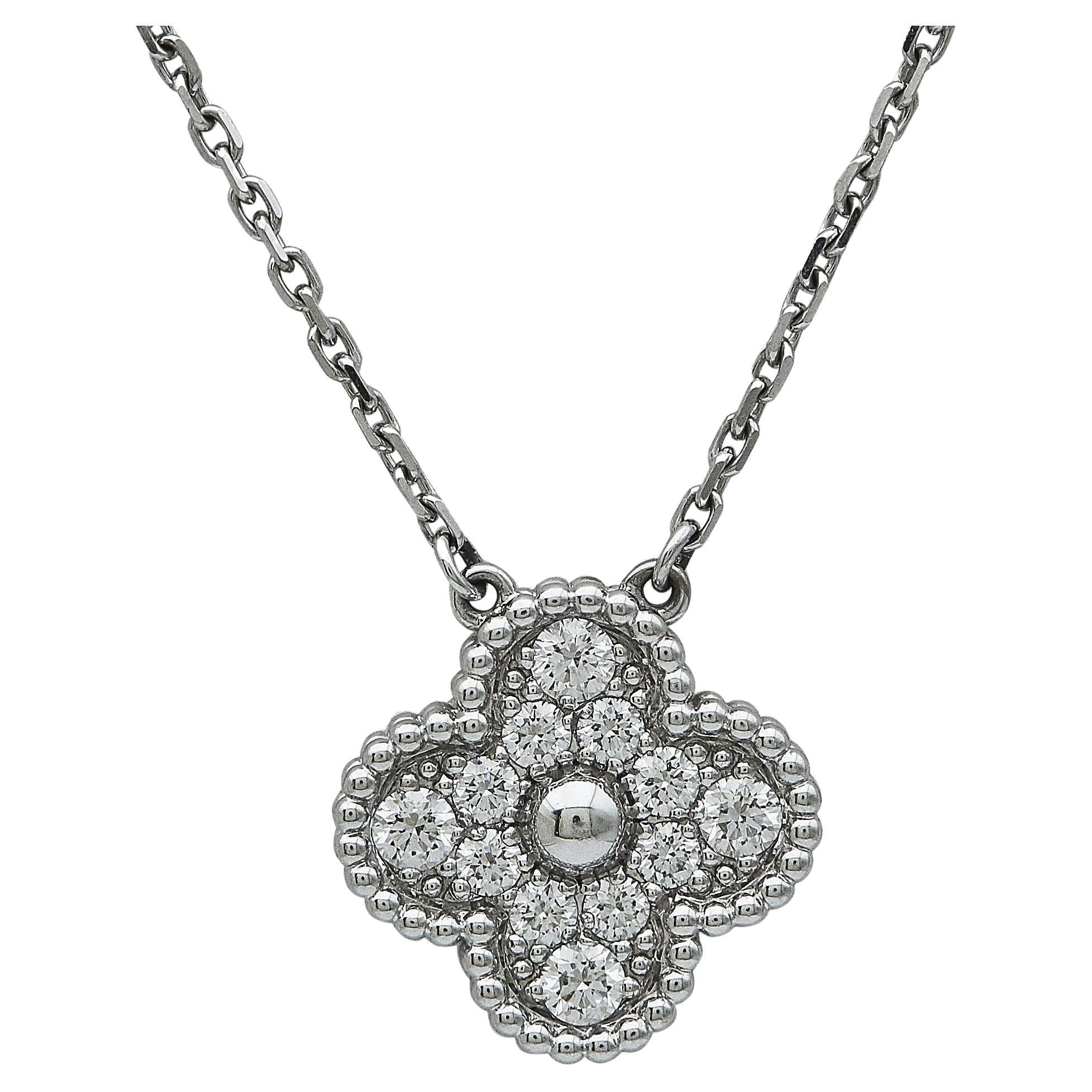 Van Cleef & Arpels Vintage Collana con ciondolo Alhambra in oro bianco 18 carati e diamanti
