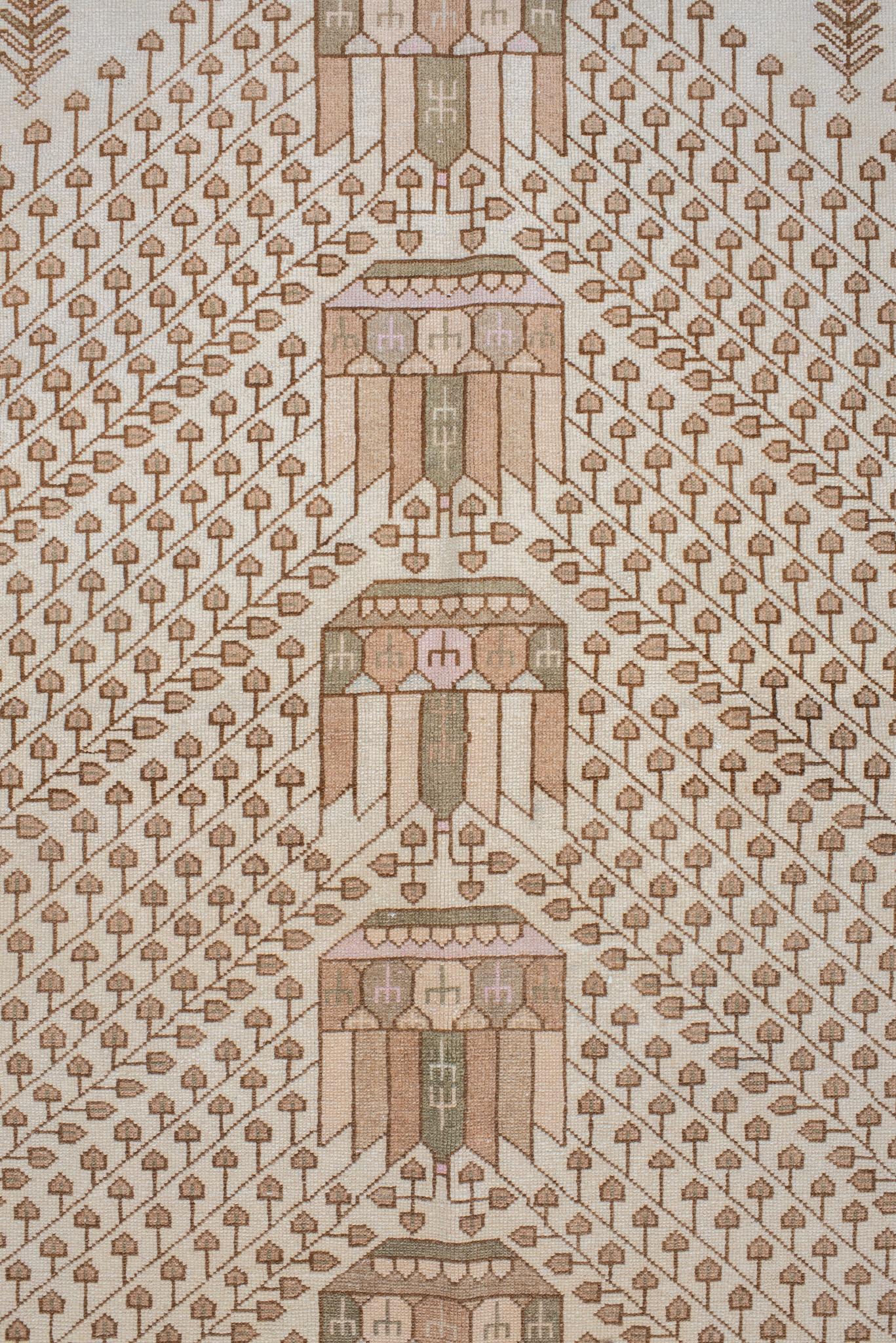 Ein Varamin-Teppich um 1930 (Handgeknüpft) im Angebot