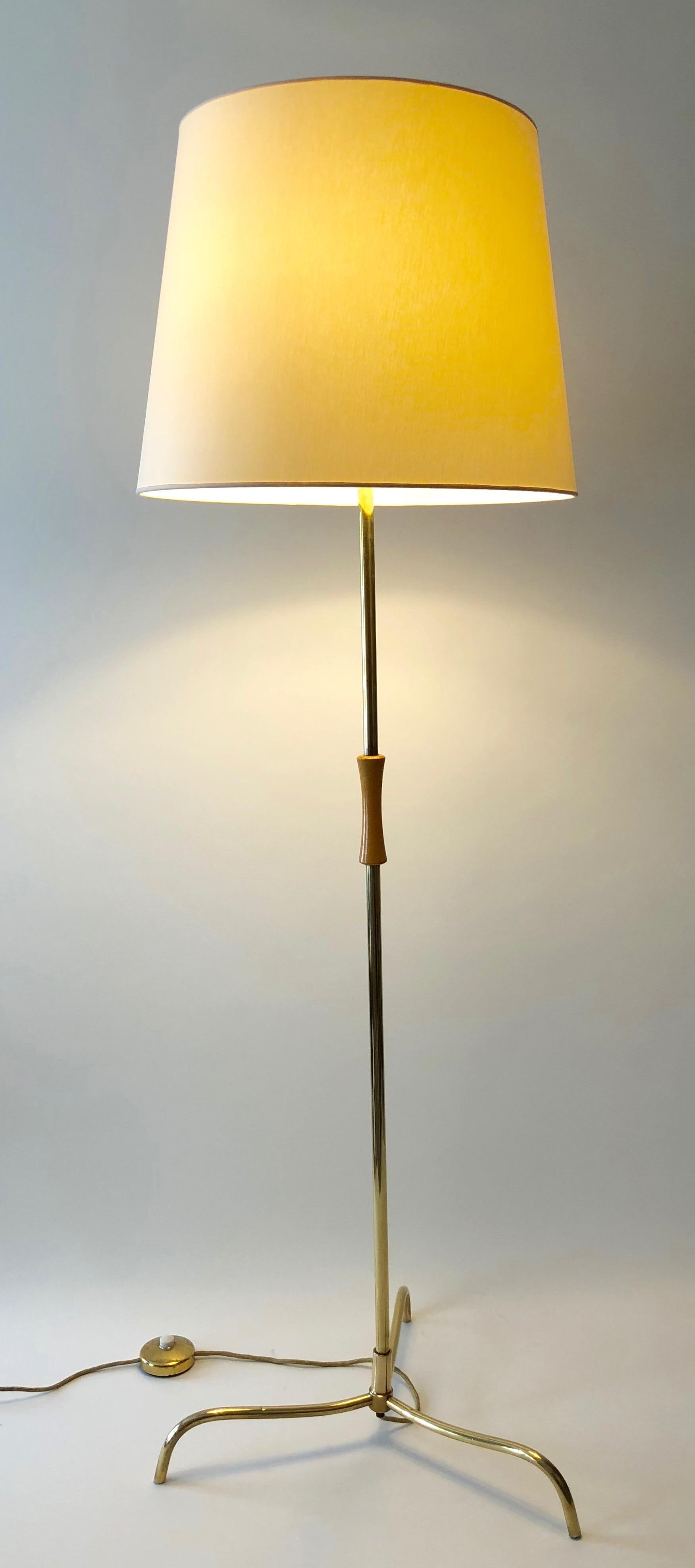 Variation of the Tripod Floor Lamp, Model No. 2003, J.T. Kalmar In Good Condition For Sale In Vienna, Austria