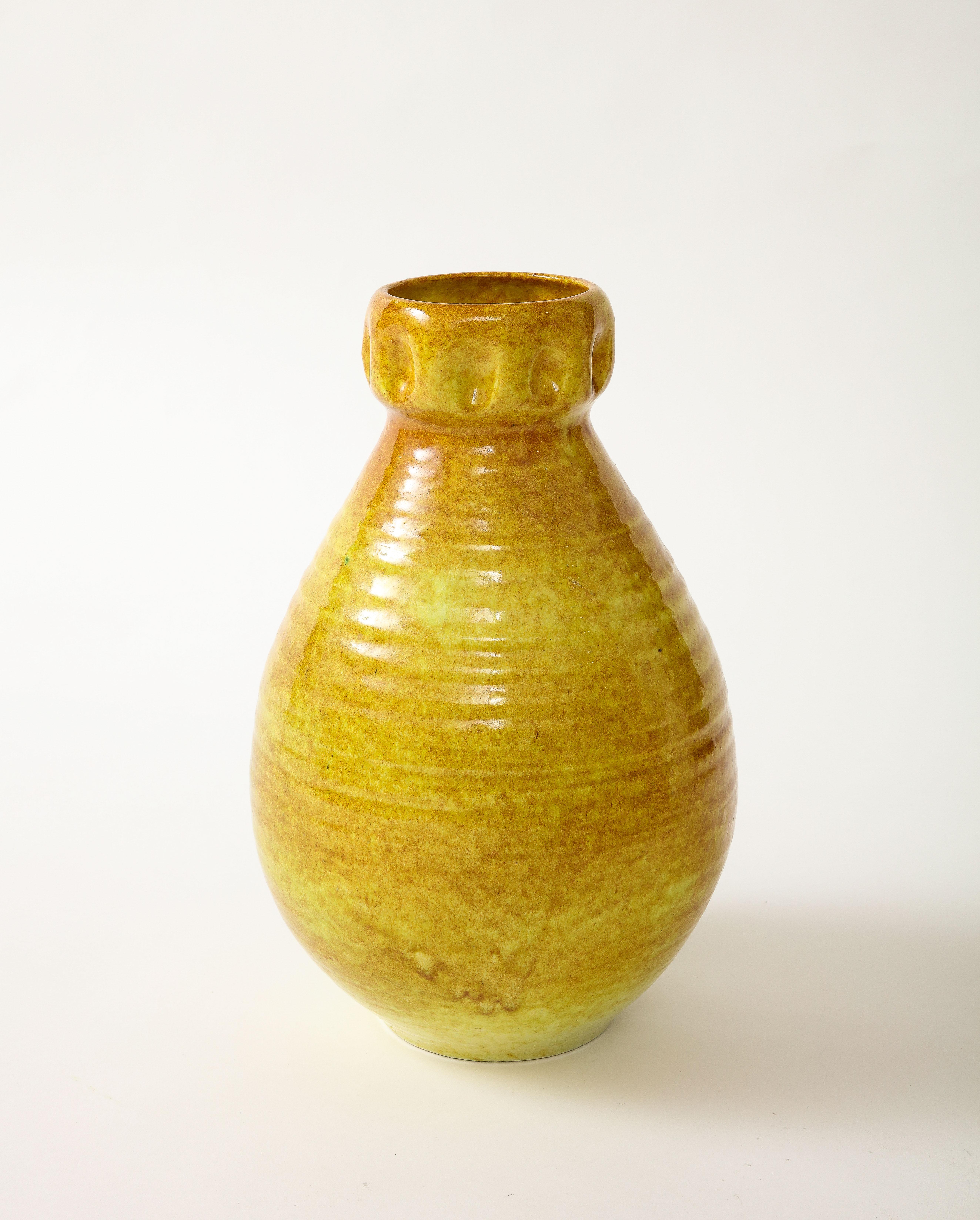 Vase aus Ton von Accolay Pottery (Keramik) im Angebot