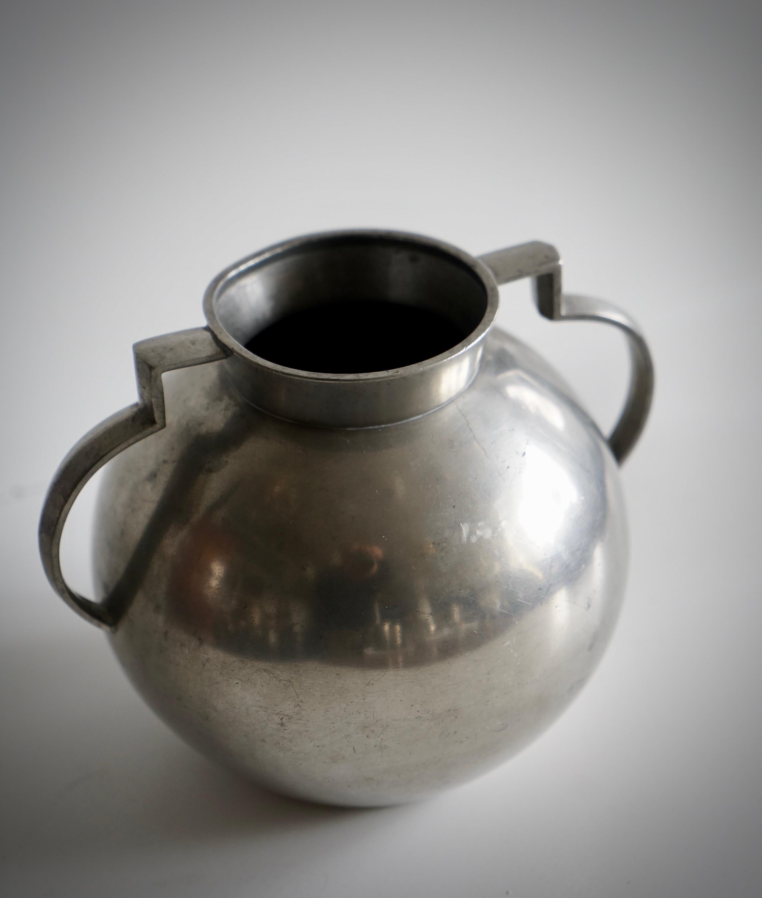 Mid-20th Century A vase by  FOLKE ARSTRÖM forGAB limited edition of 150. For Sale