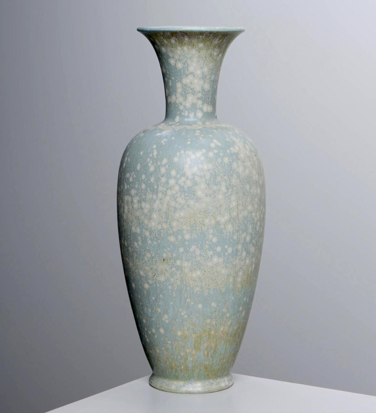 Eine Vase von Gunnar Nylund für Rostrand (Skandinavische Moderne) im Angebot