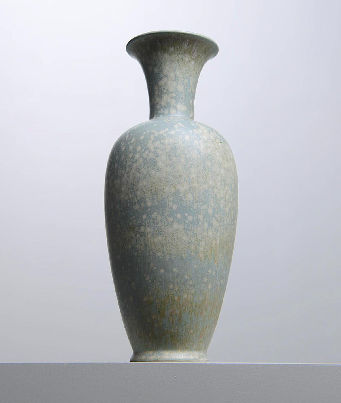 Eine Vase von Gunnar Nylund für Rostrand (Schwedisch) im Angebot