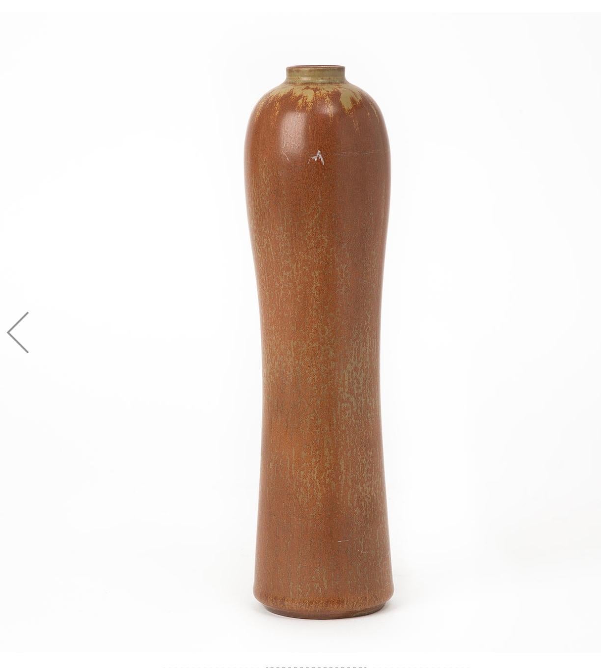 Scandinavo moderno Un vaso di Gunnar Nylund in vendita