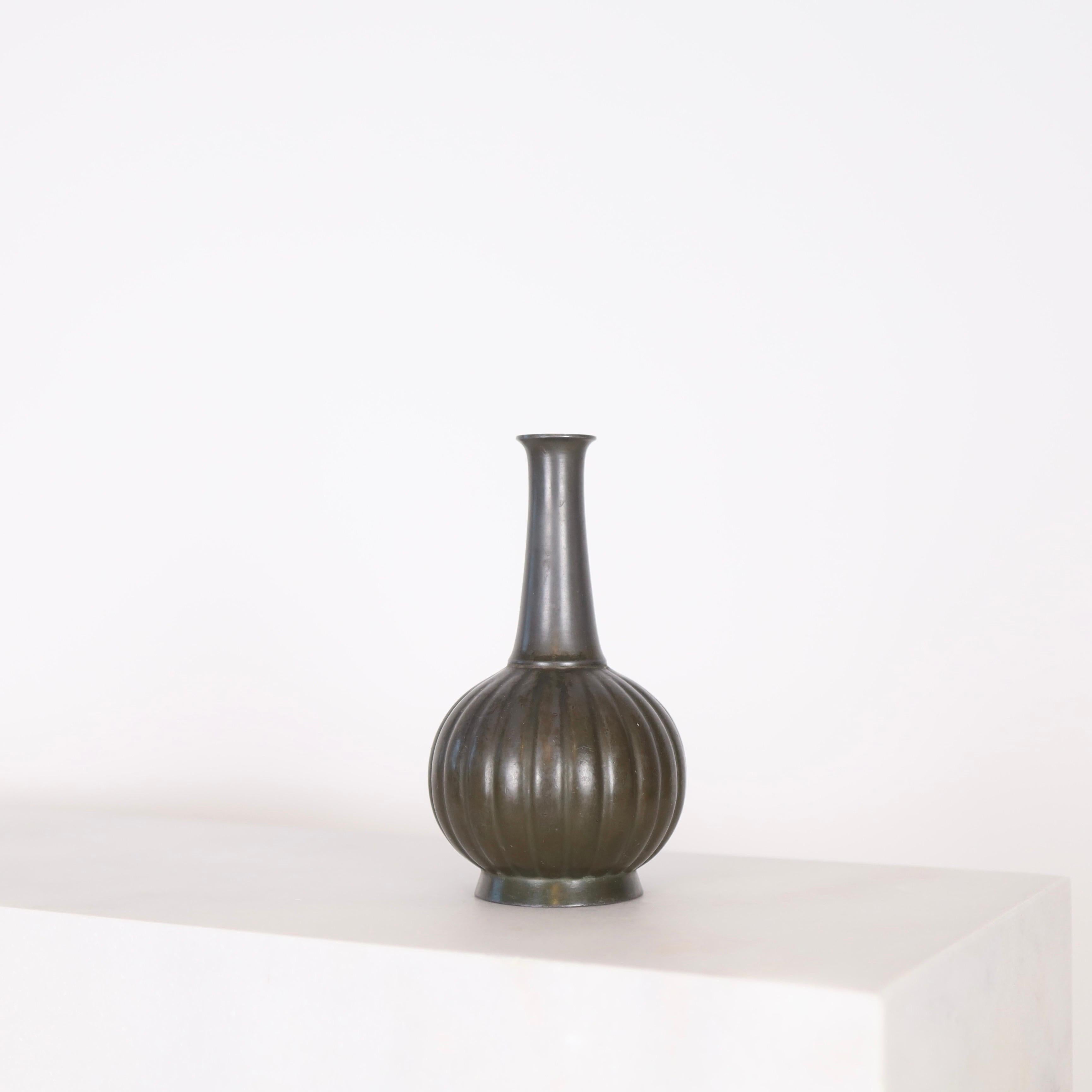 Eine Vase von Just Andersen, 1920er Jahre, Dänemark (Dänisch) im Angebot
