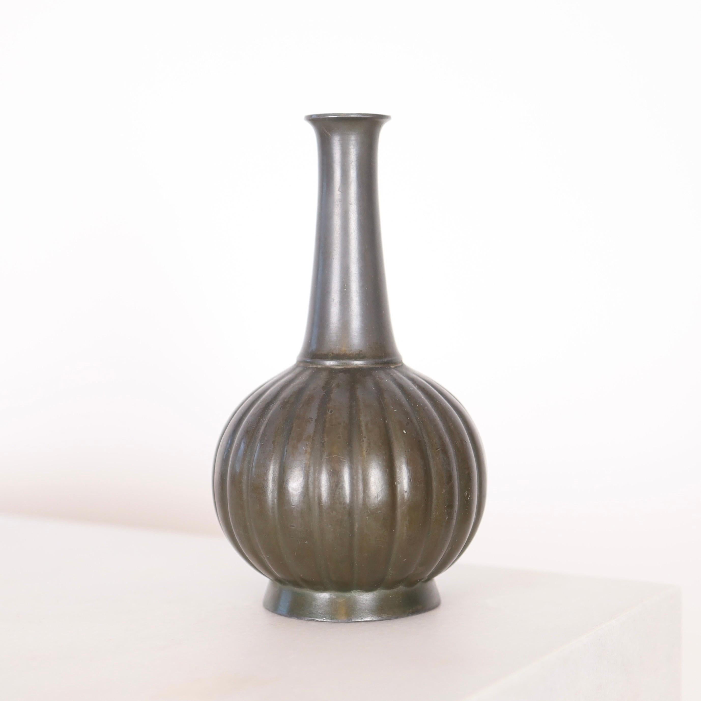 Eine Vase von Just Andersen, 1920er Jahre, Dänemark im Zustand „Gut“ im Angebot in Værløse, DK