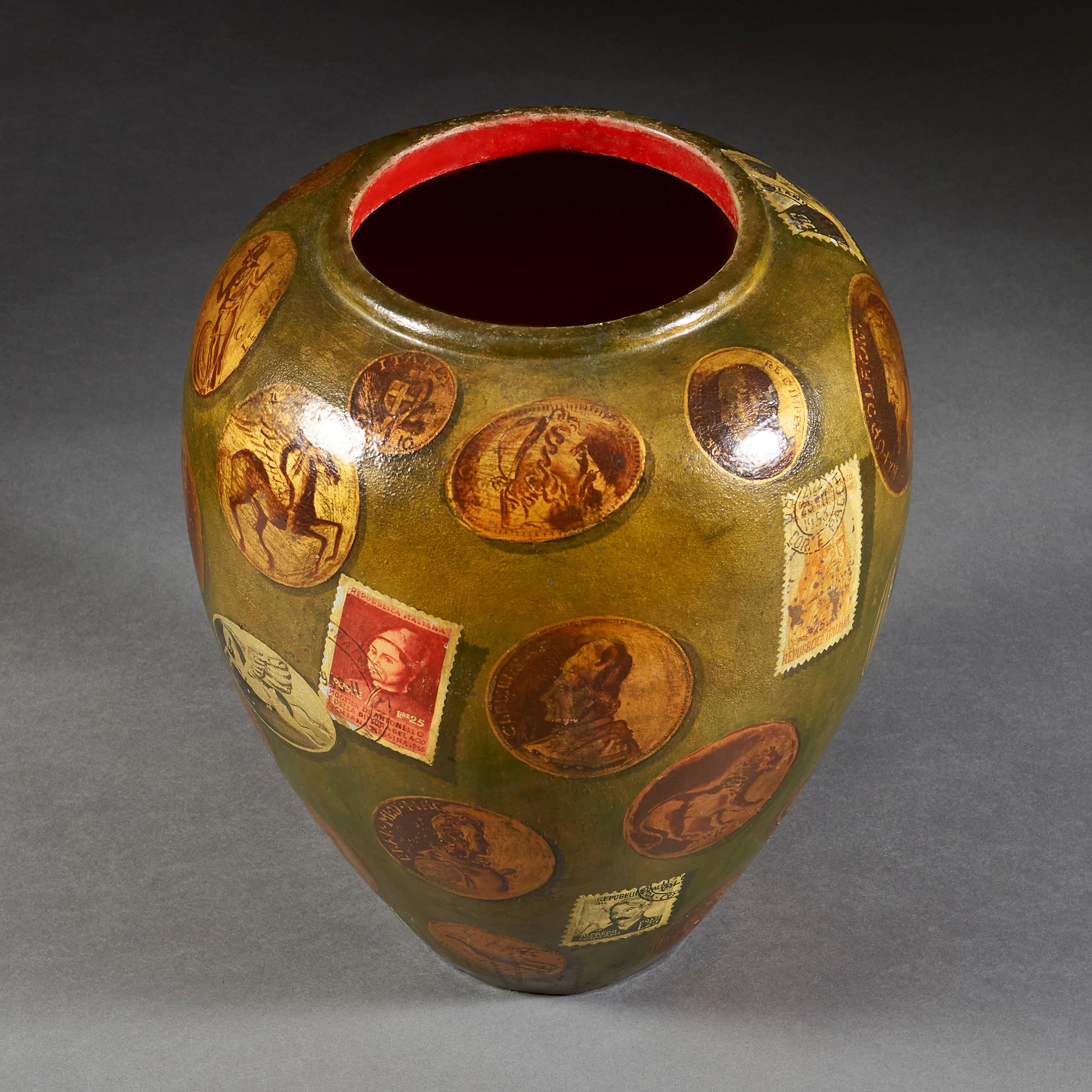 Début du 20ème siècle Vase de grande forme avec décoration en trompe-l'œil en vente